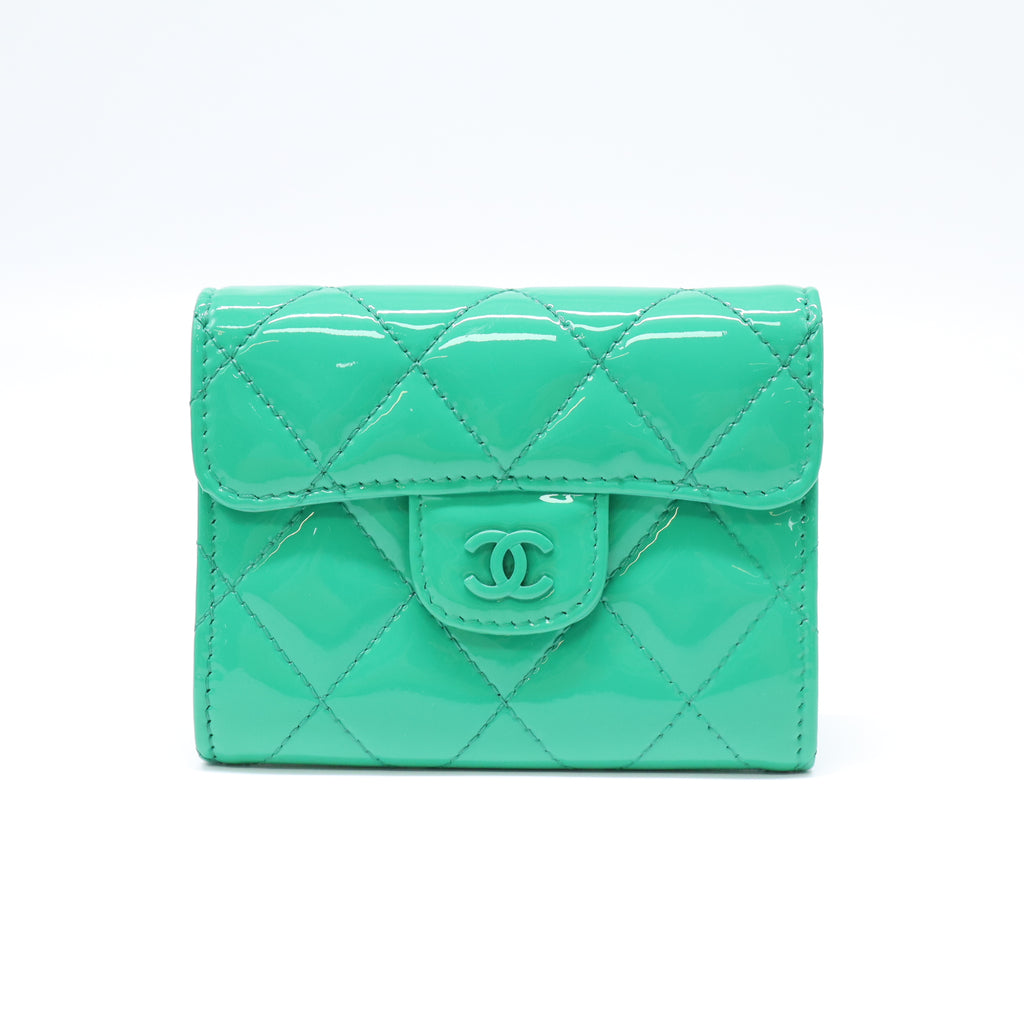 Classic Flap Quilted Patent Leather Card Case W21848