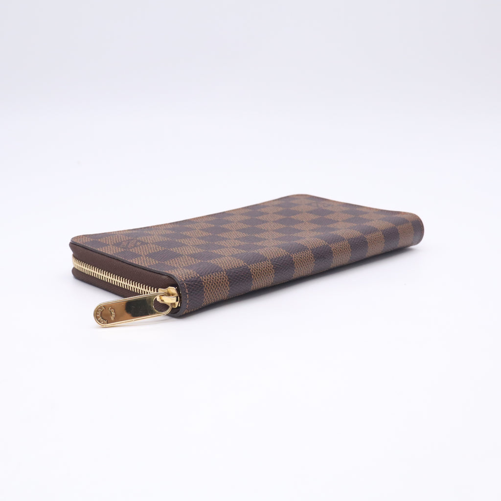 Damier Ebene Zippy Organizer Wallet W23144