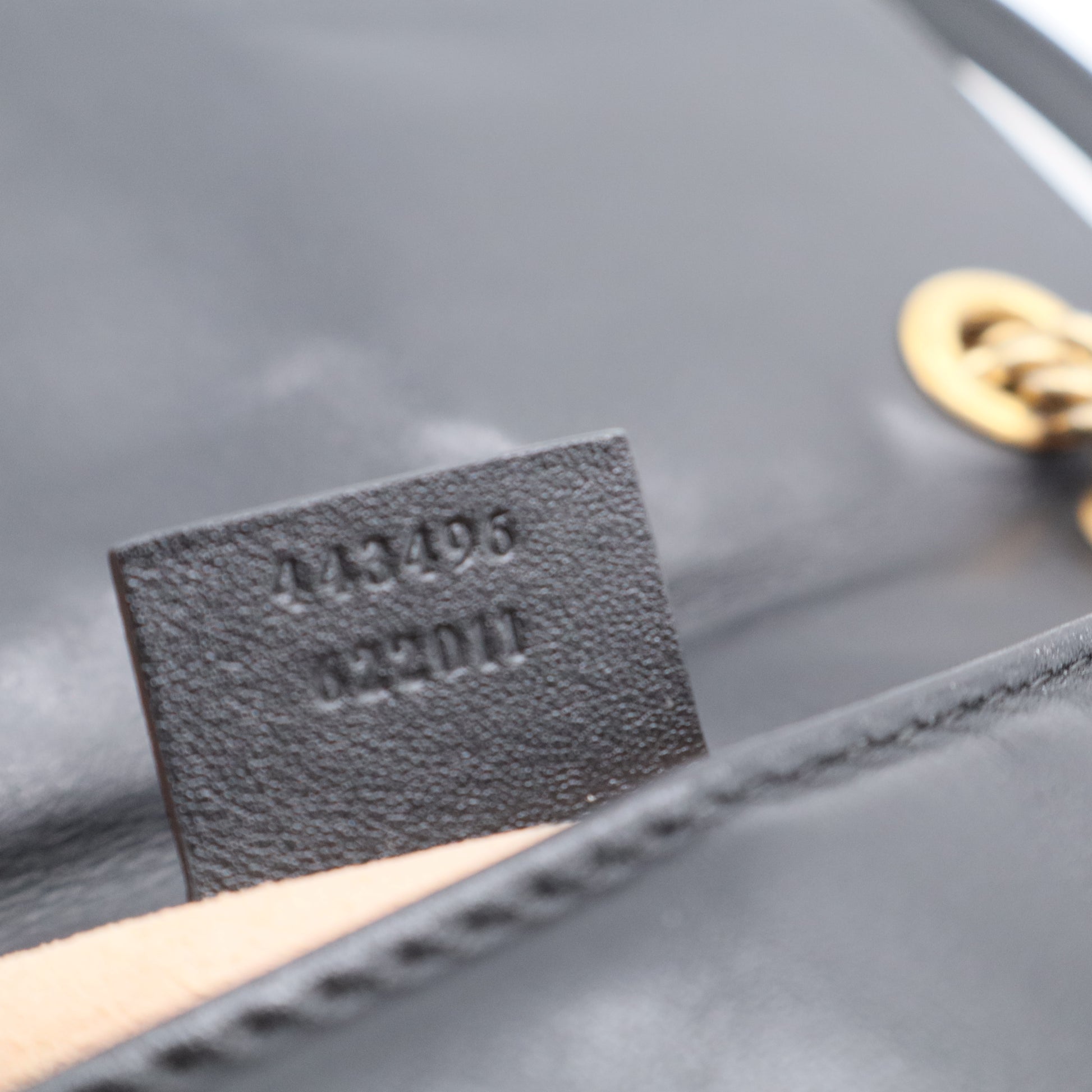 GG Marmont Flap Bag Matelasse Leather Medium