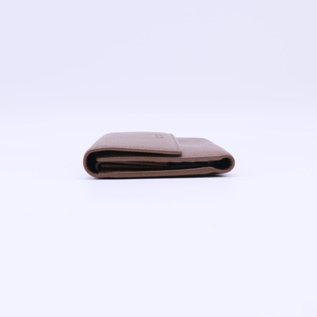 Gucci Logo Embossed Flap Wallet W22007