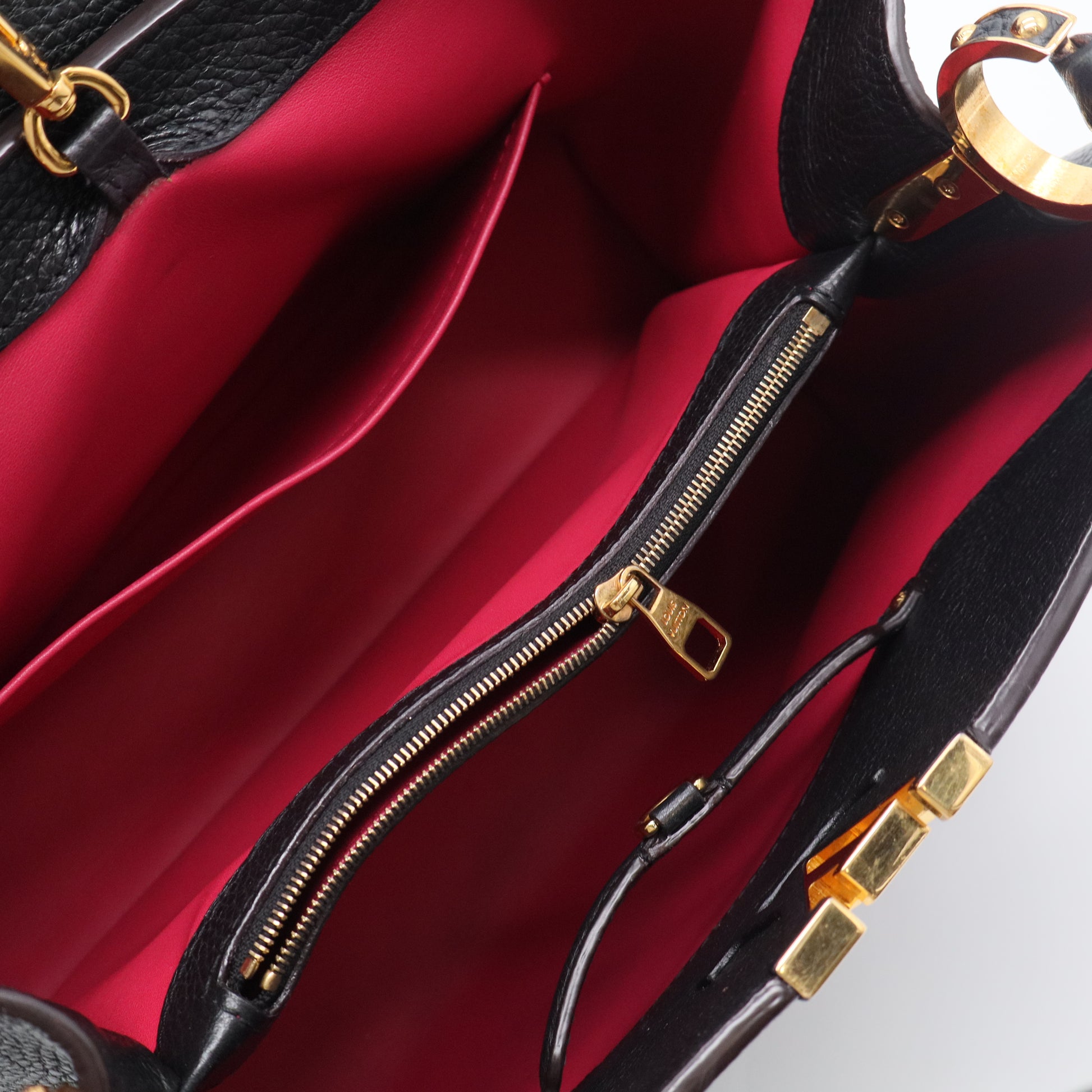 Louis Vuitton Capucines Bag Leather MM for Shoptilludrop118