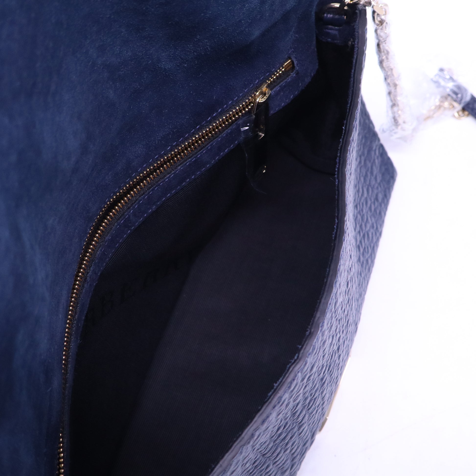 Signature Grain Medium Mildenhall Crossbody Bag Blue Carbon B21250