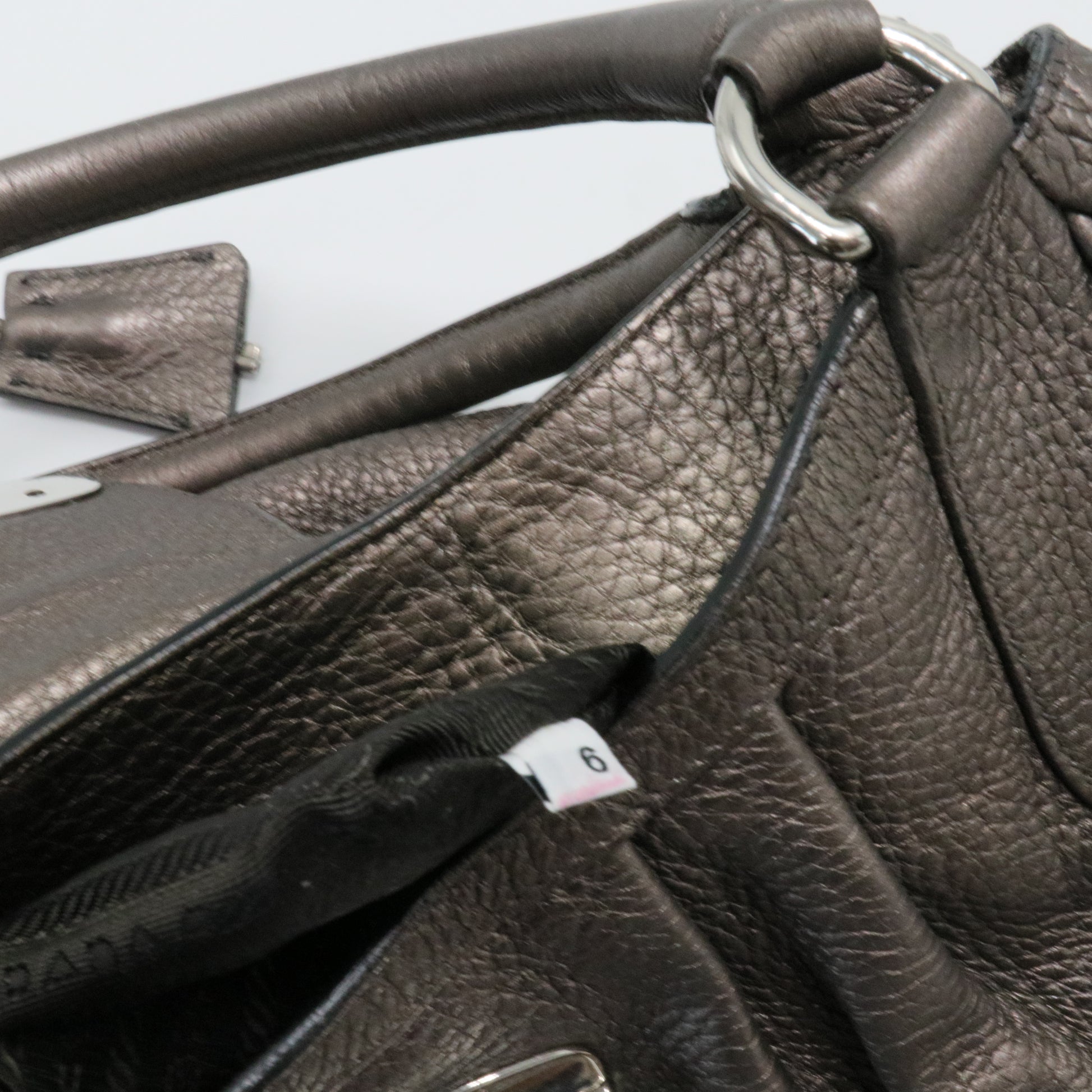 Vitello Daino Sound Lock Shoulder Bag