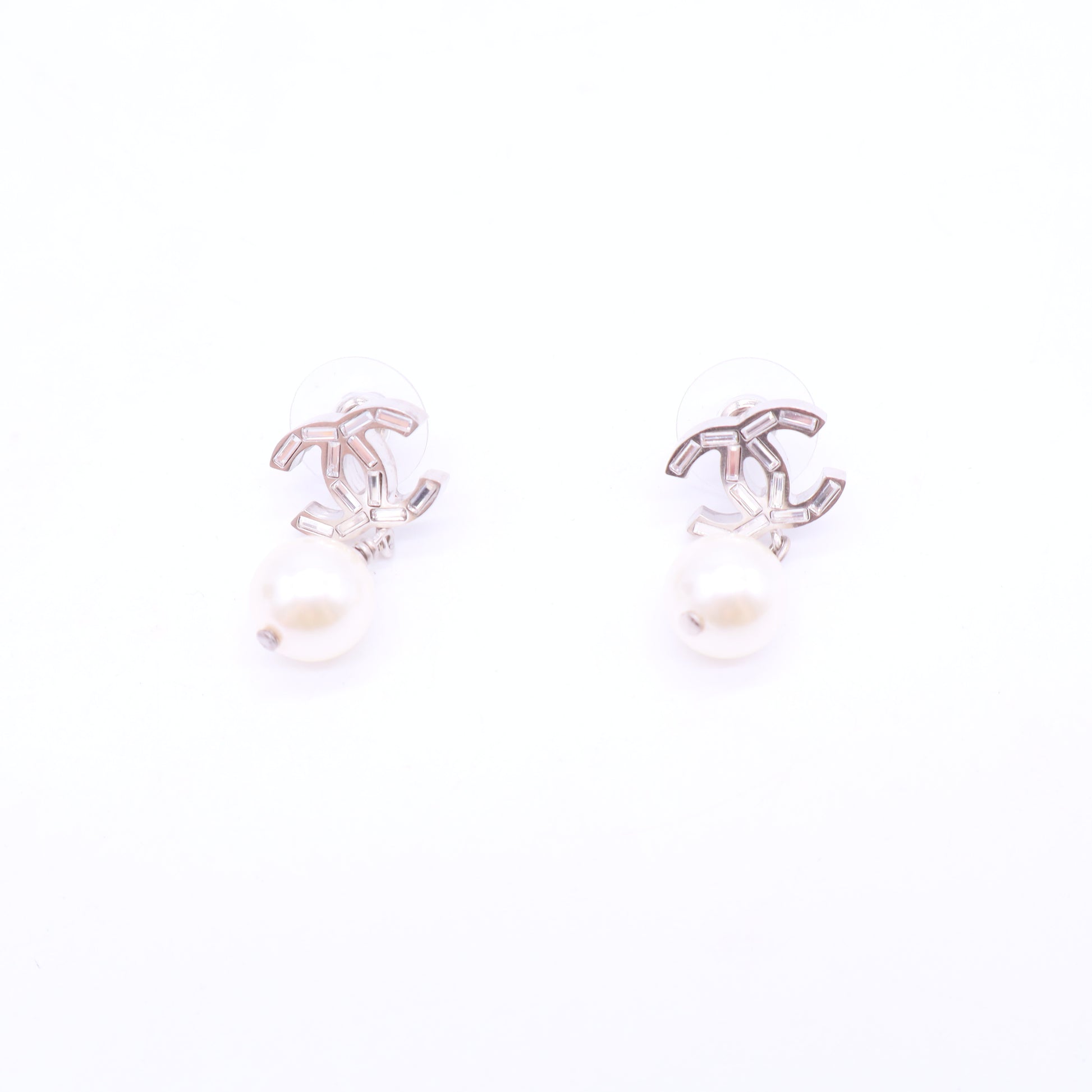 White CC Pearl Drop Small Earrings Twins W20389