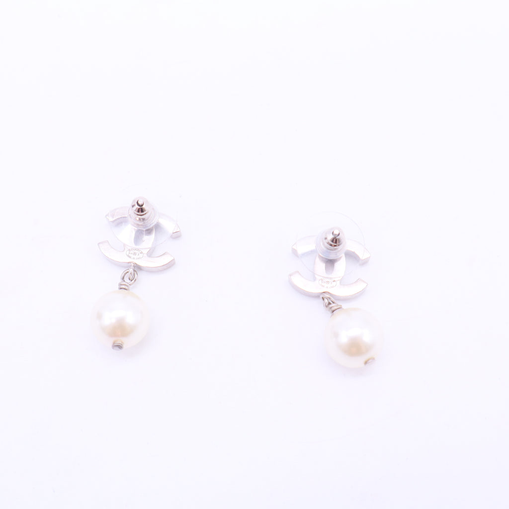 White CC Pearl Drop Small Earrings Twins W20389