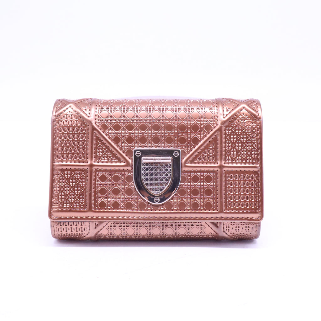 Metallic Micro Cannage Patent Leather Diorama Trifold Wallet B21183