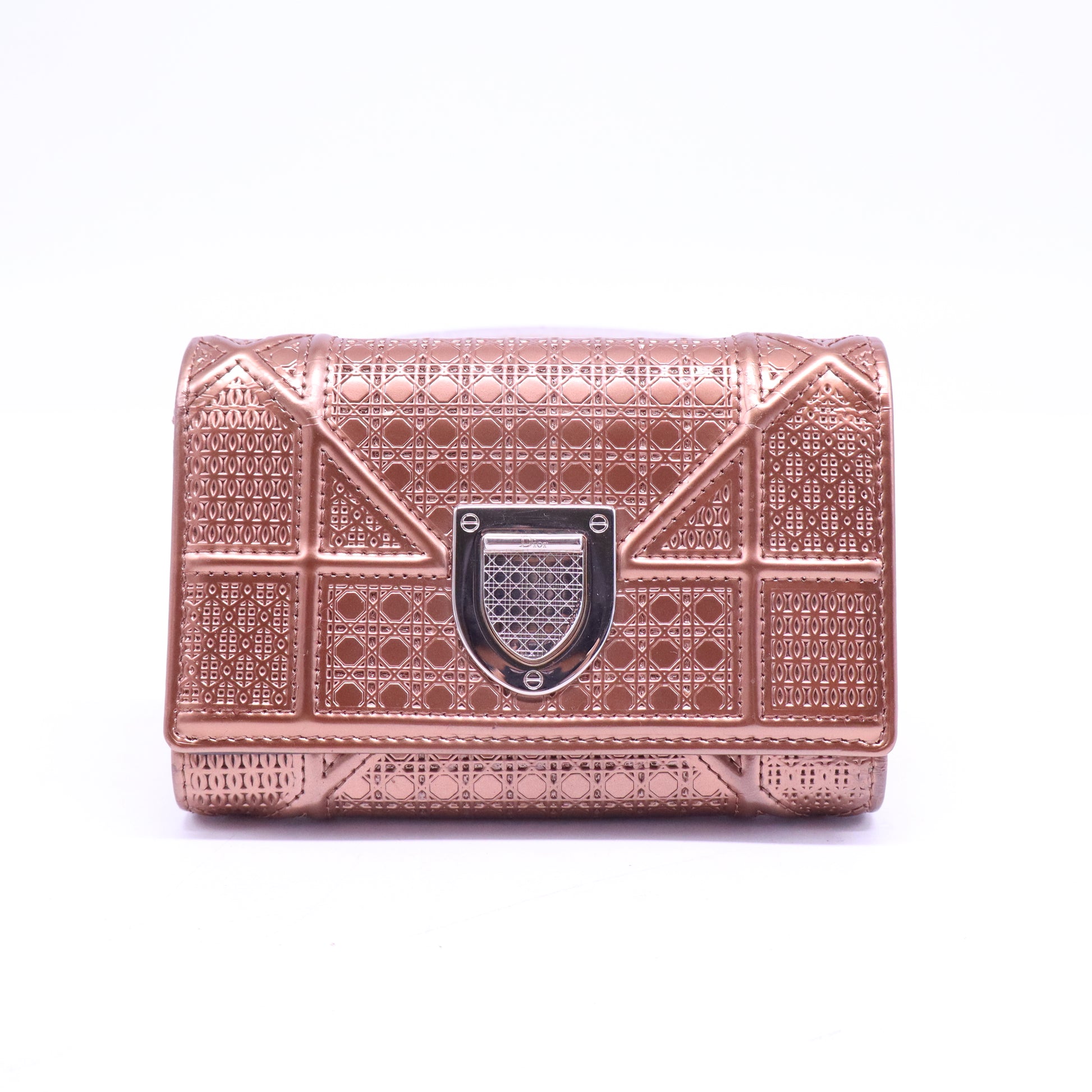 Metallic Micro Cannage Patent Leather Diorama Trifold Wallet B21183