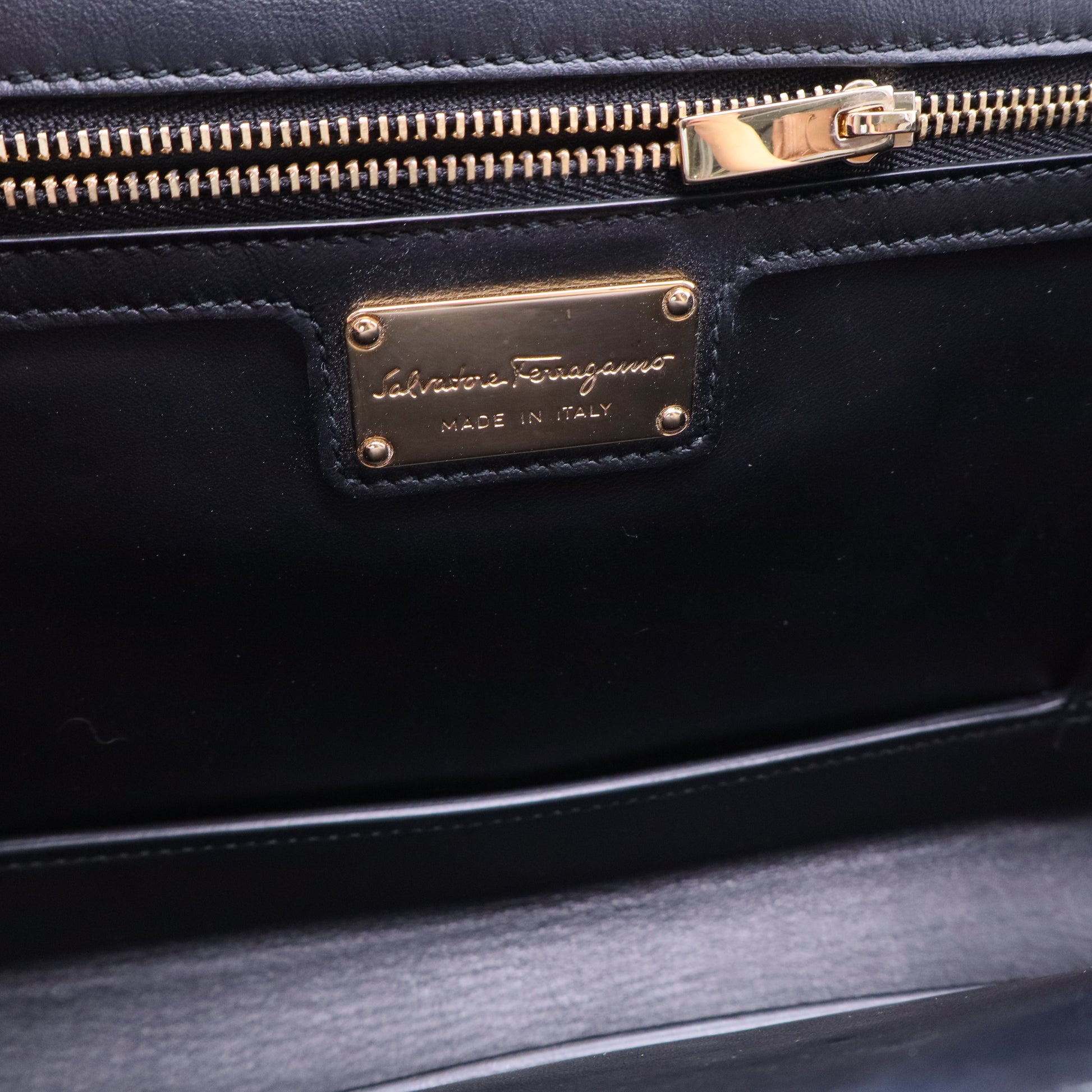 Embossed Leather Shoulder Bag  B20266
