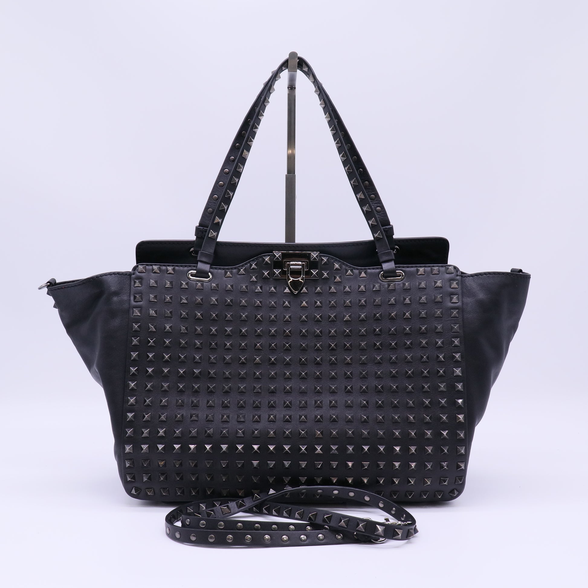 Valentino Garavani All Over Rockstud Trapeze Tote Bag B21756