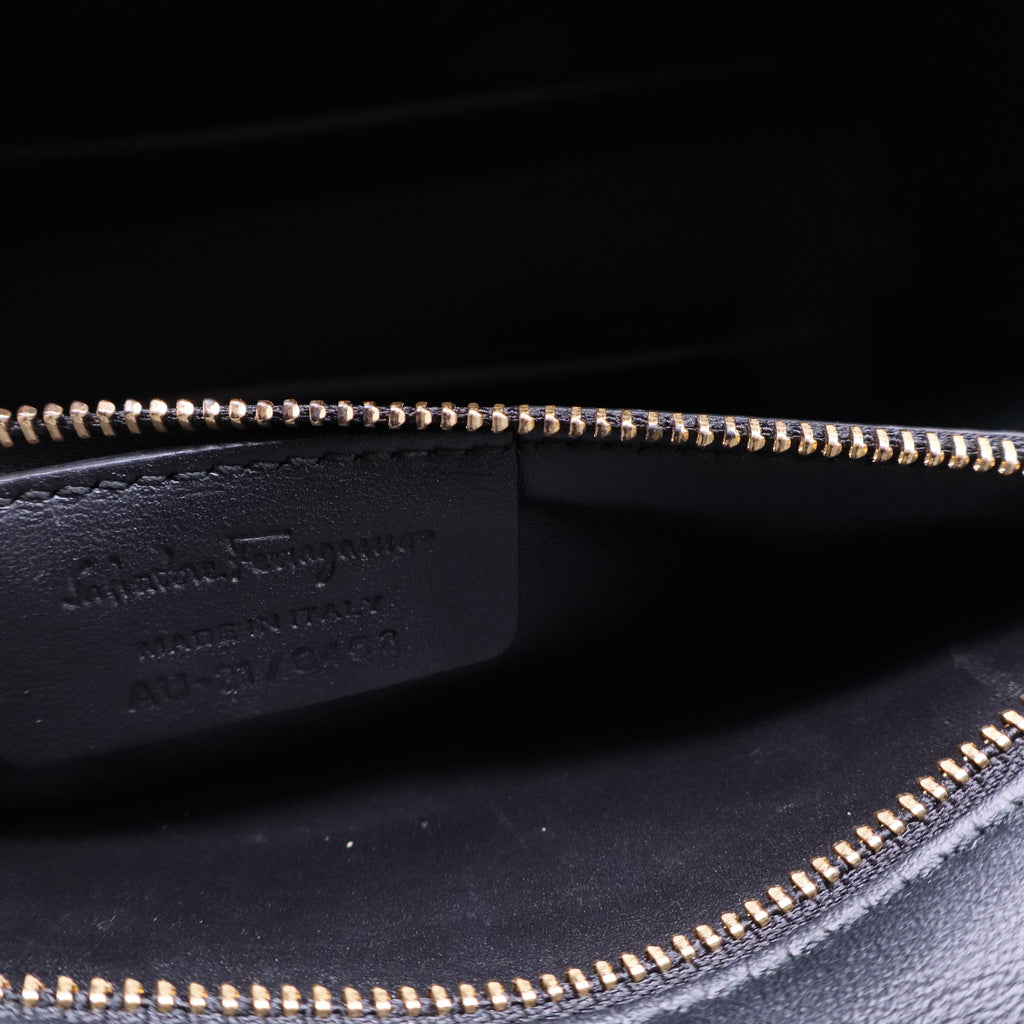 Embossed Leather Shoulder Bag  B20266
