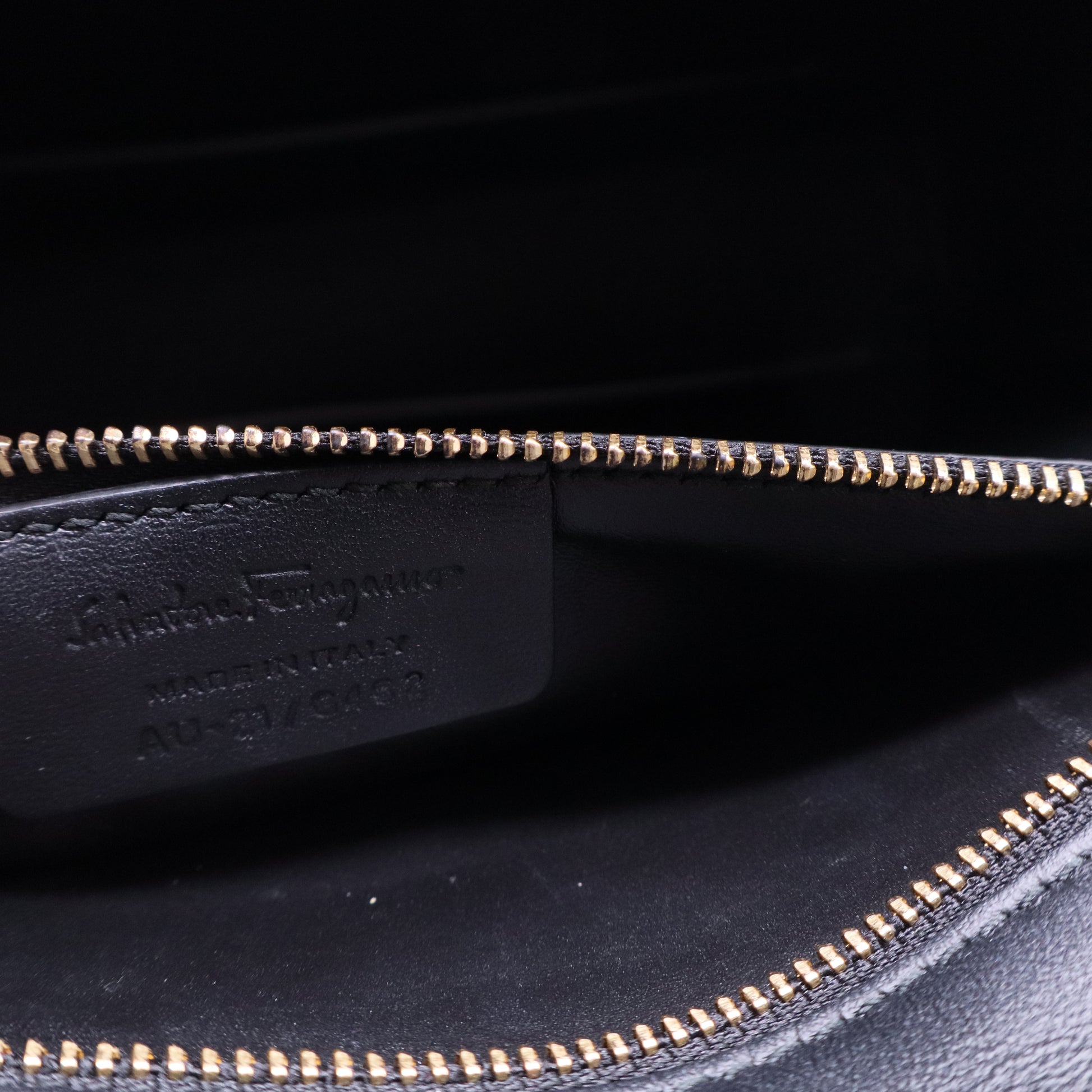 Embossed Leather Shoulder Bag  B20266