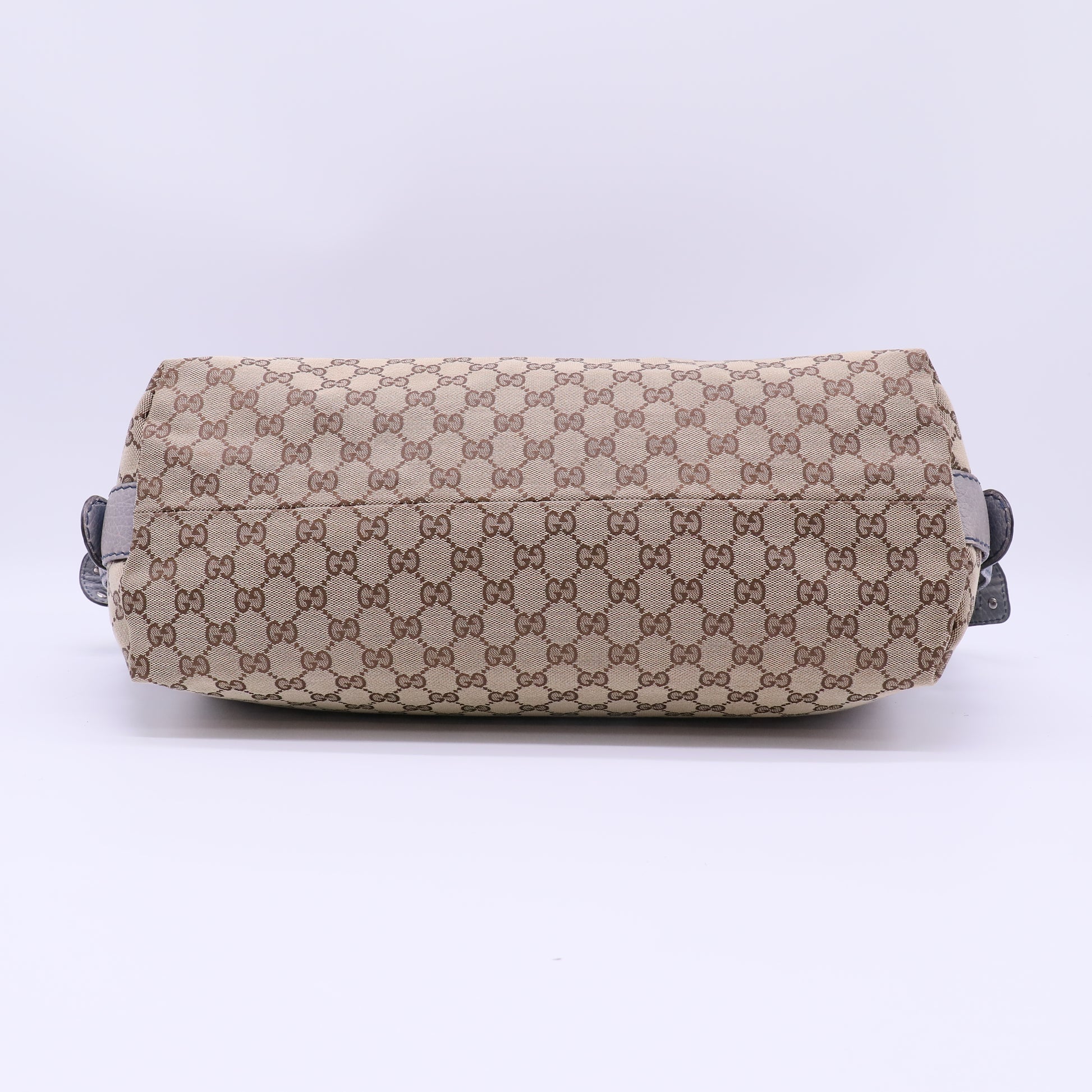 Bamboo Bar Shoulder Bag GG Canvas Medium B21866