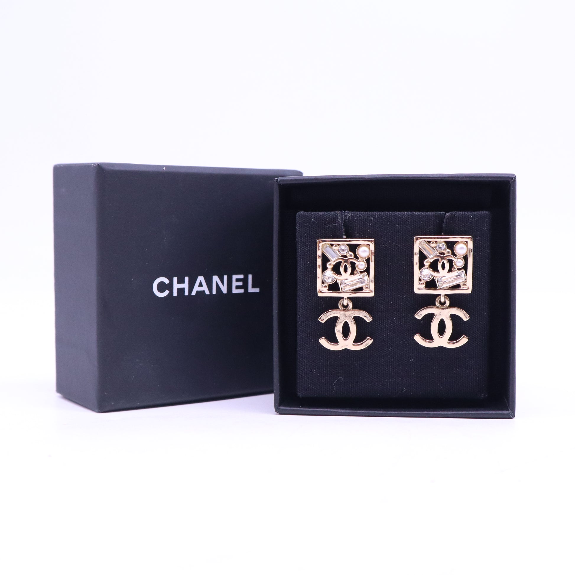 Faux Pearl & Strass Cluster CC Drop Earrings W20683