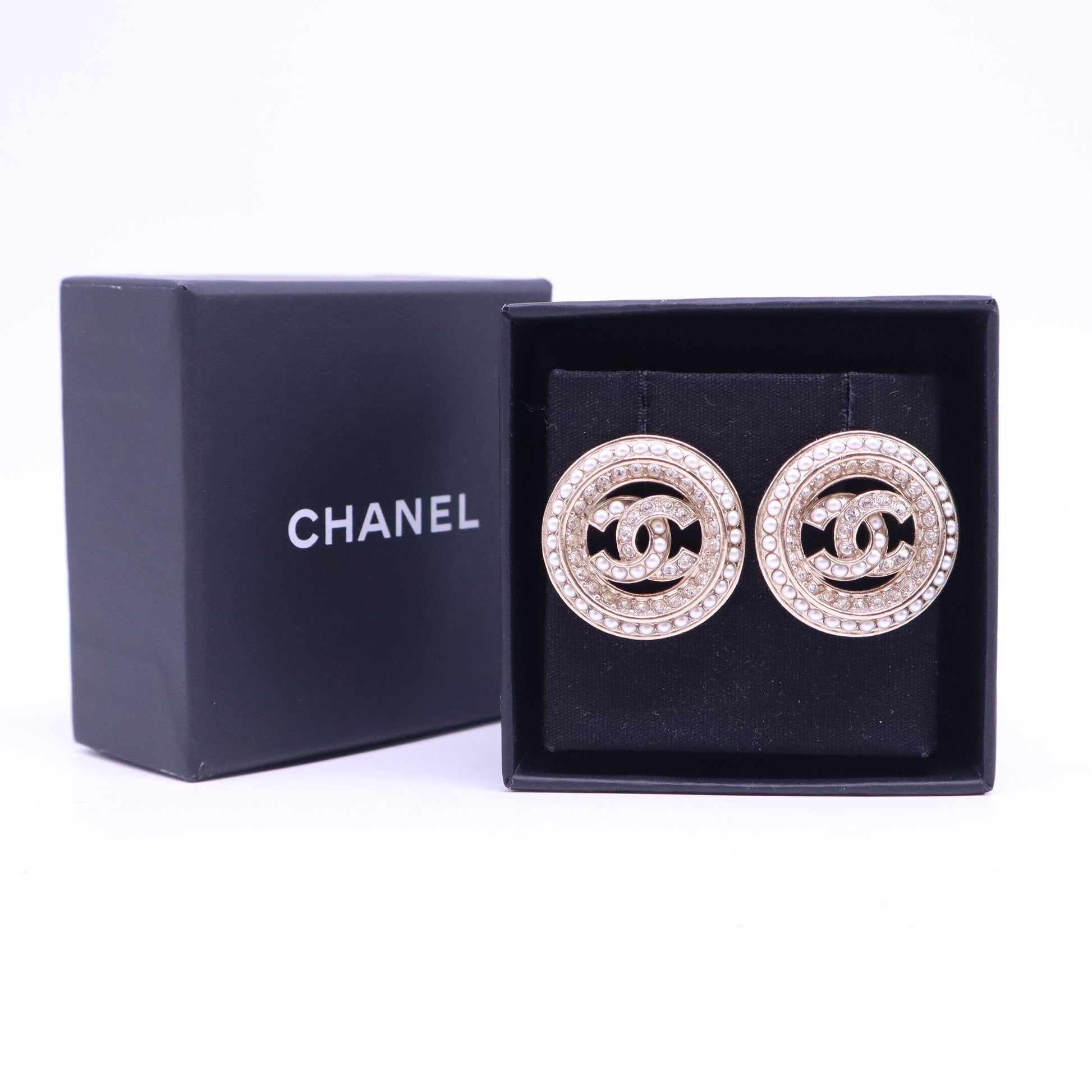 Chanel Round Stud Earrings W20819