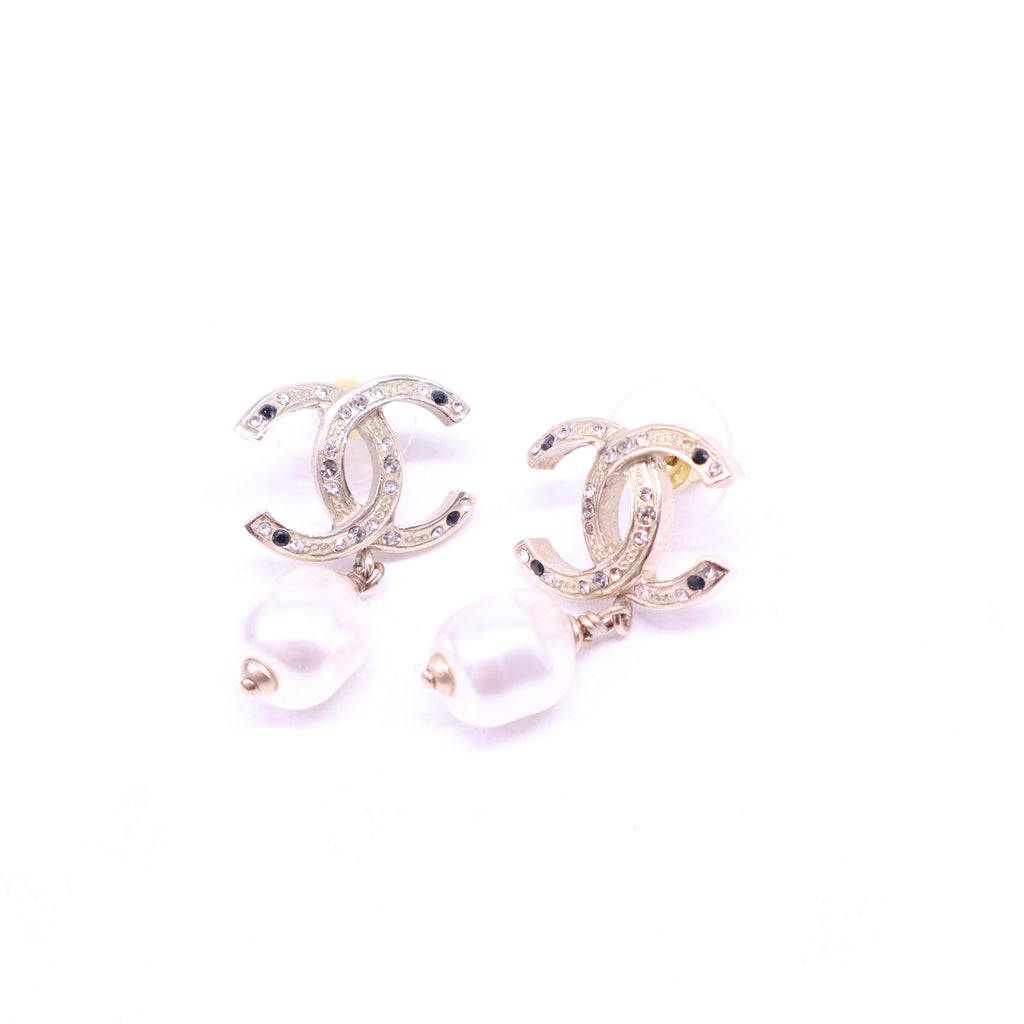 CC Perlenohrringe aus Goldmetall Golden W20620