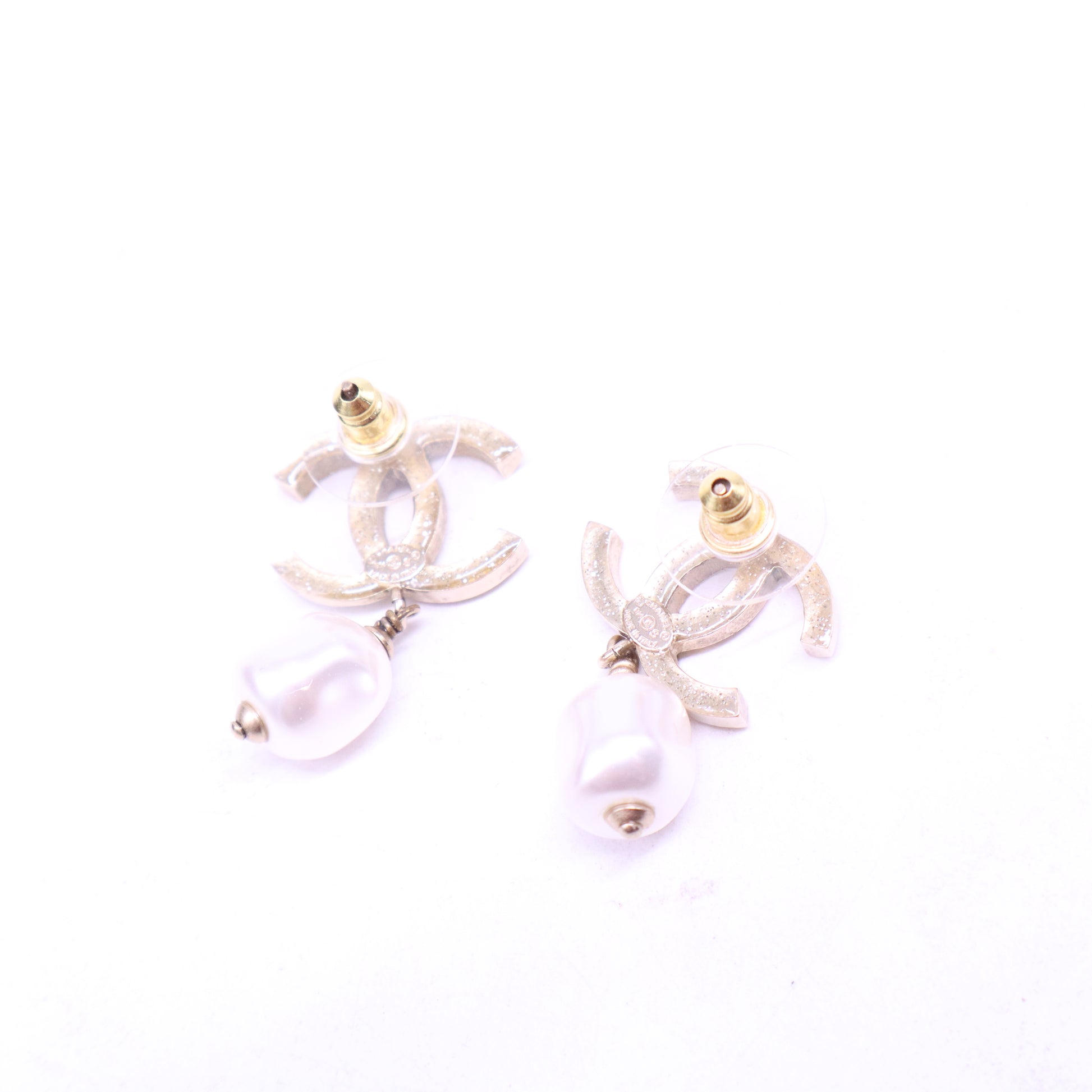CC Perlenohrringe aus Goldmetall Golden W20620