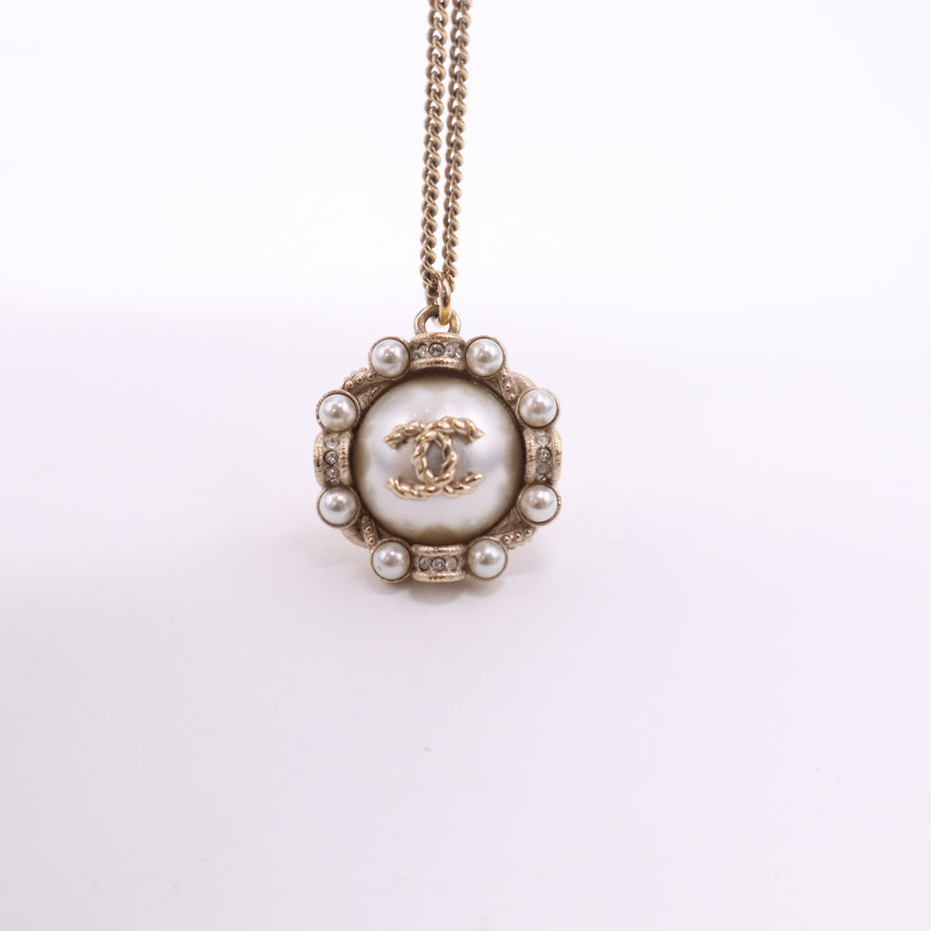 CC Faux Pearl Pendant Necklace W22719