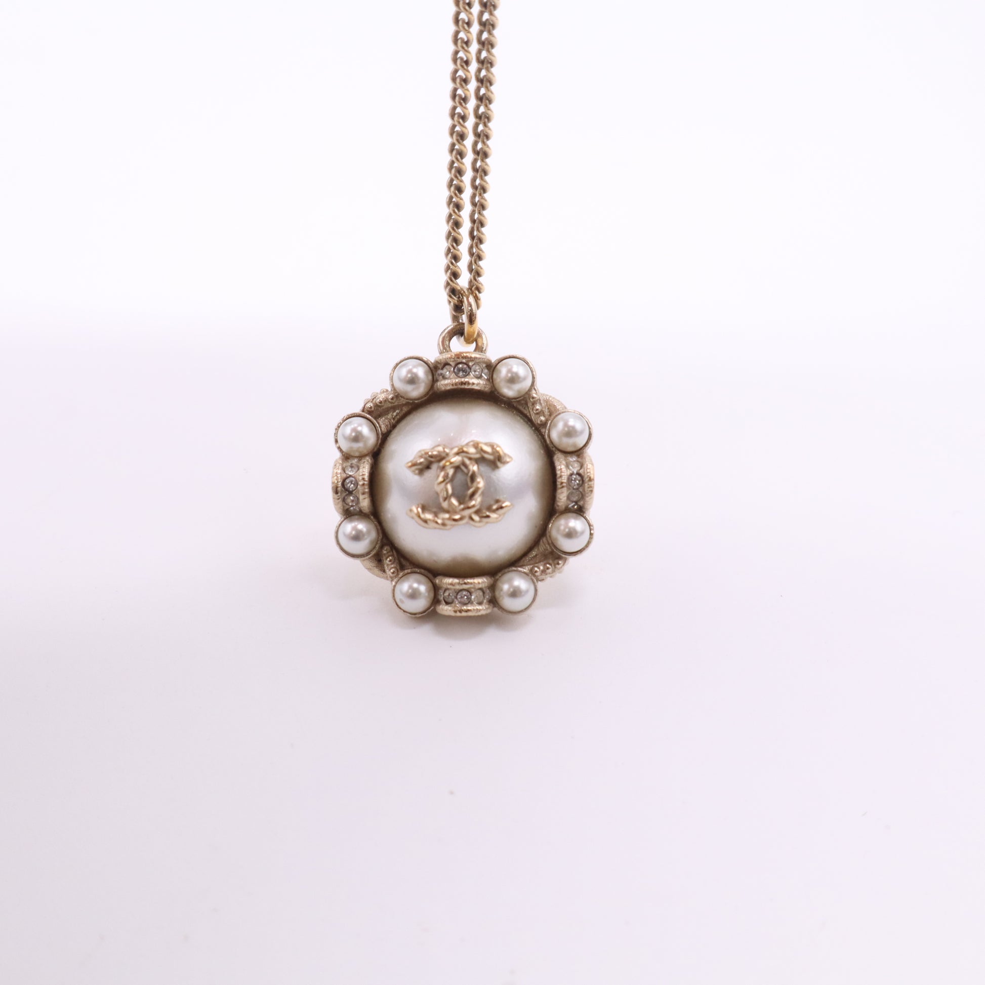 CC Faux Pearl Pendant Necklace W22719