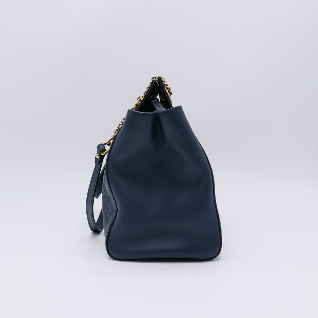 GG Signature Shoulder Bag B21975