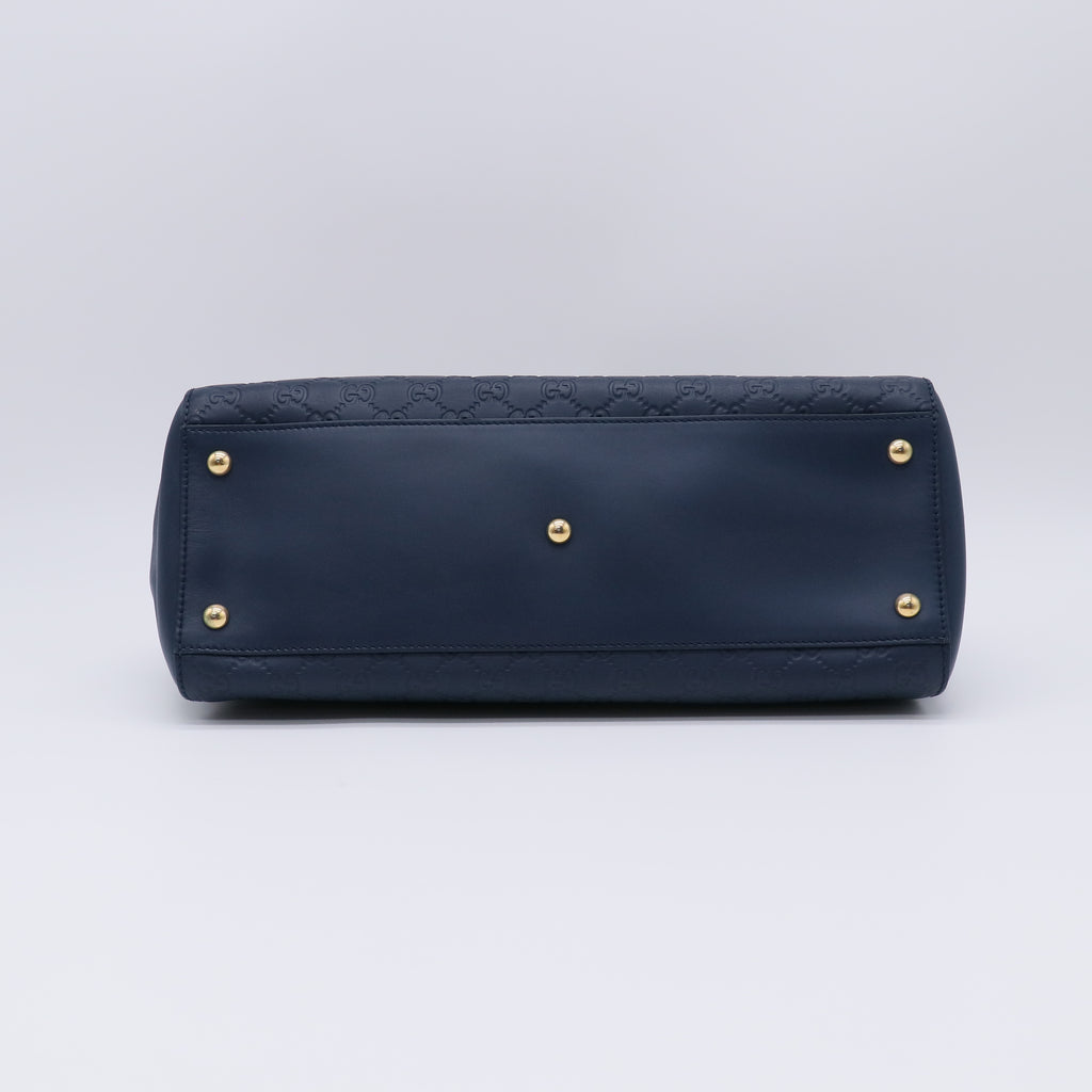 GG Signature Shoulder Bag B21975