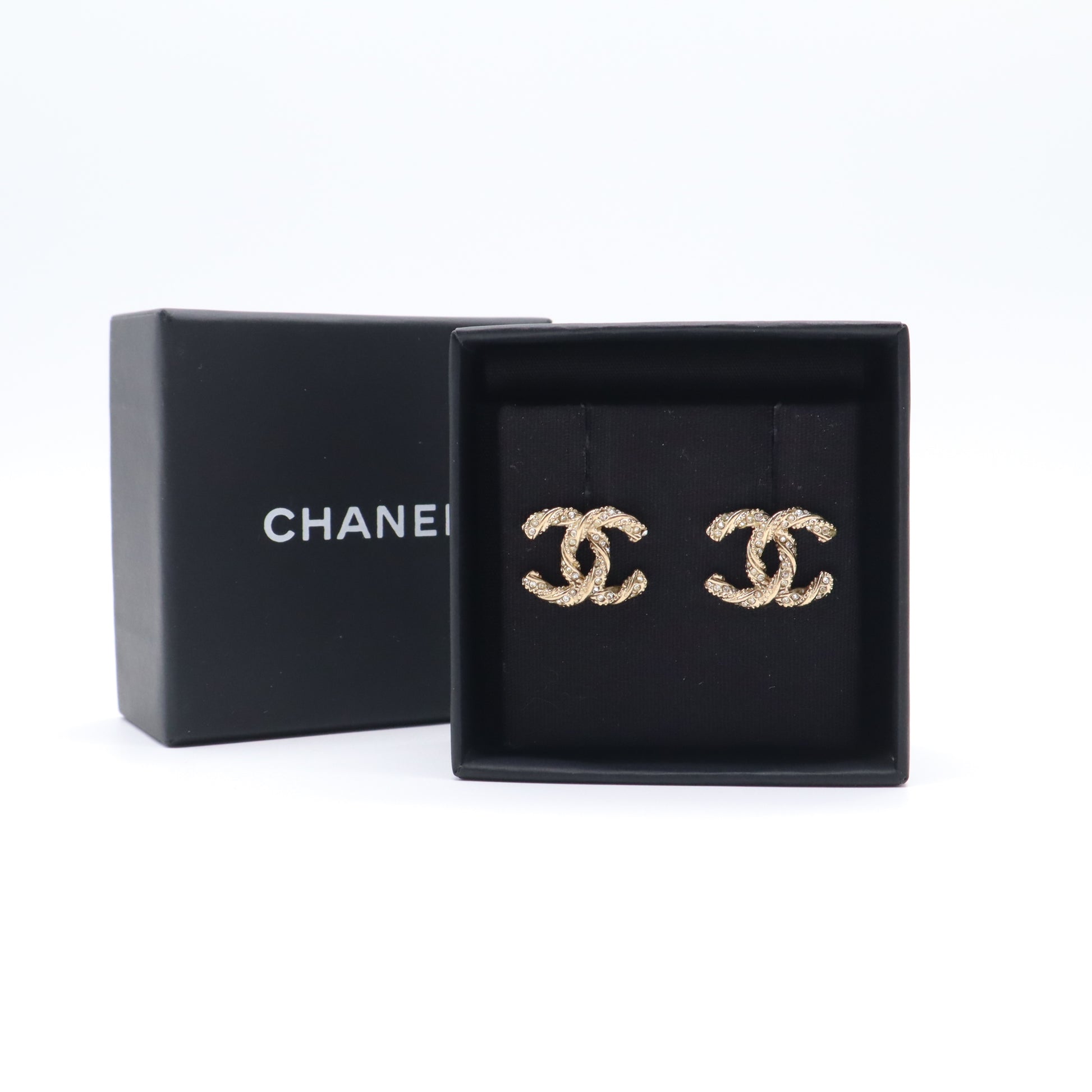 Chanel Textured Interlocking CC Stud Earrings W21704
