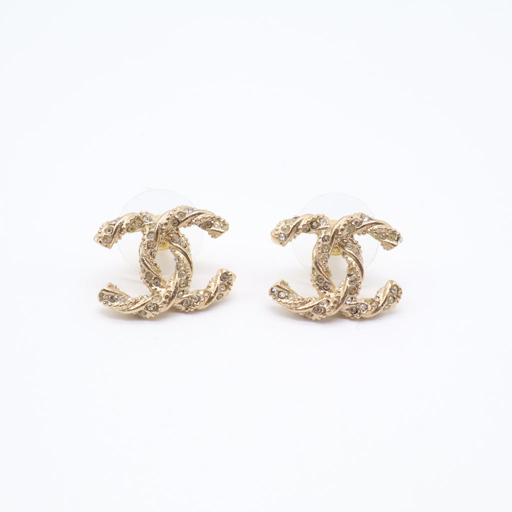 Chanel Textured Interlocking CC Stud Earrings W21704