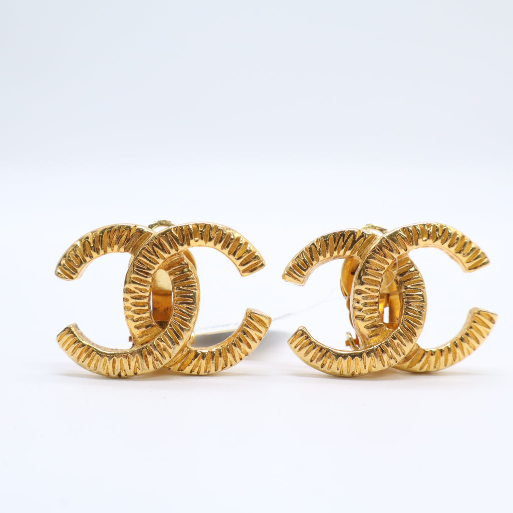 Chanel CC 24k Gold Vintage Clip On Earrings Twins LDJ4430
