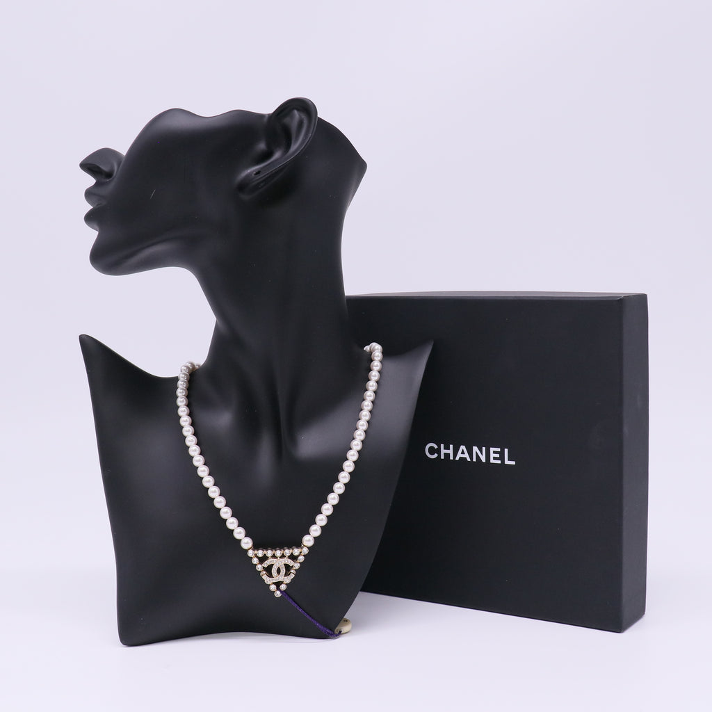 Chanel Pearl Crystal CC Heart Short Necklace Pearly White Gold Twins LDJ4467
