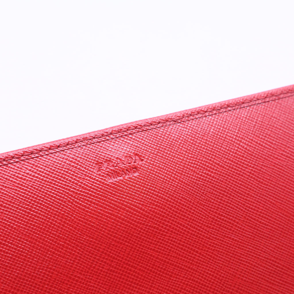 Saffiano Metal Wallet on Chain
