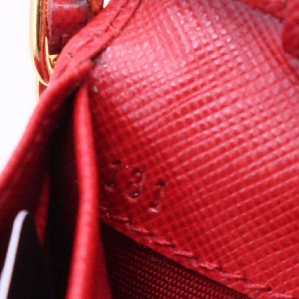Saffiano Metal Wallet on Chain