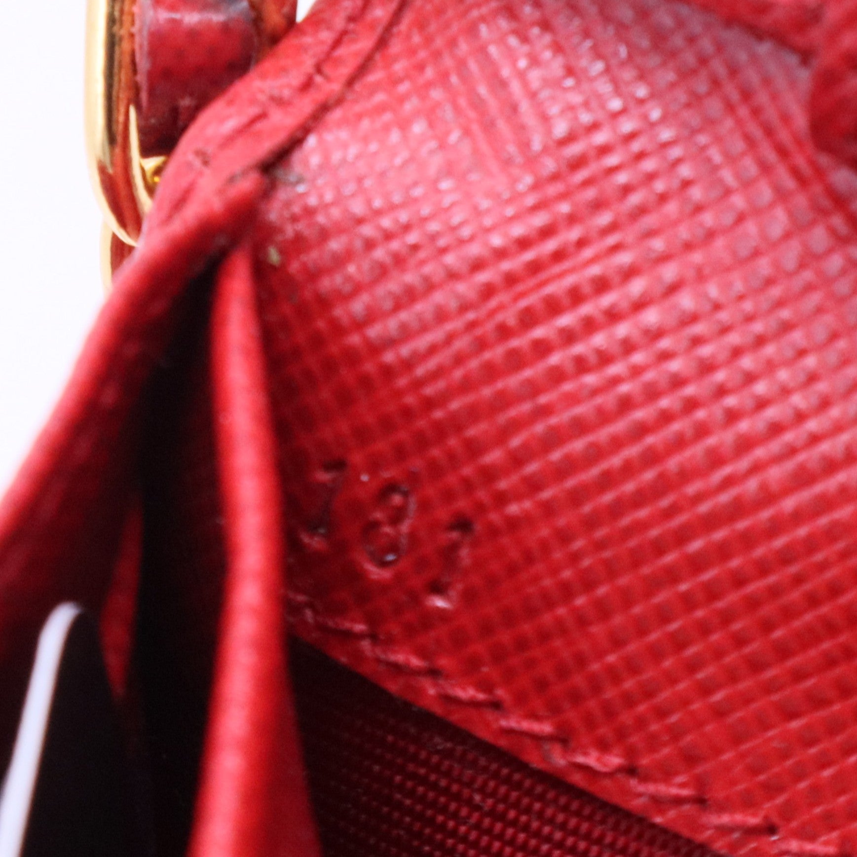 Saffiano Metal Wallet on Chain