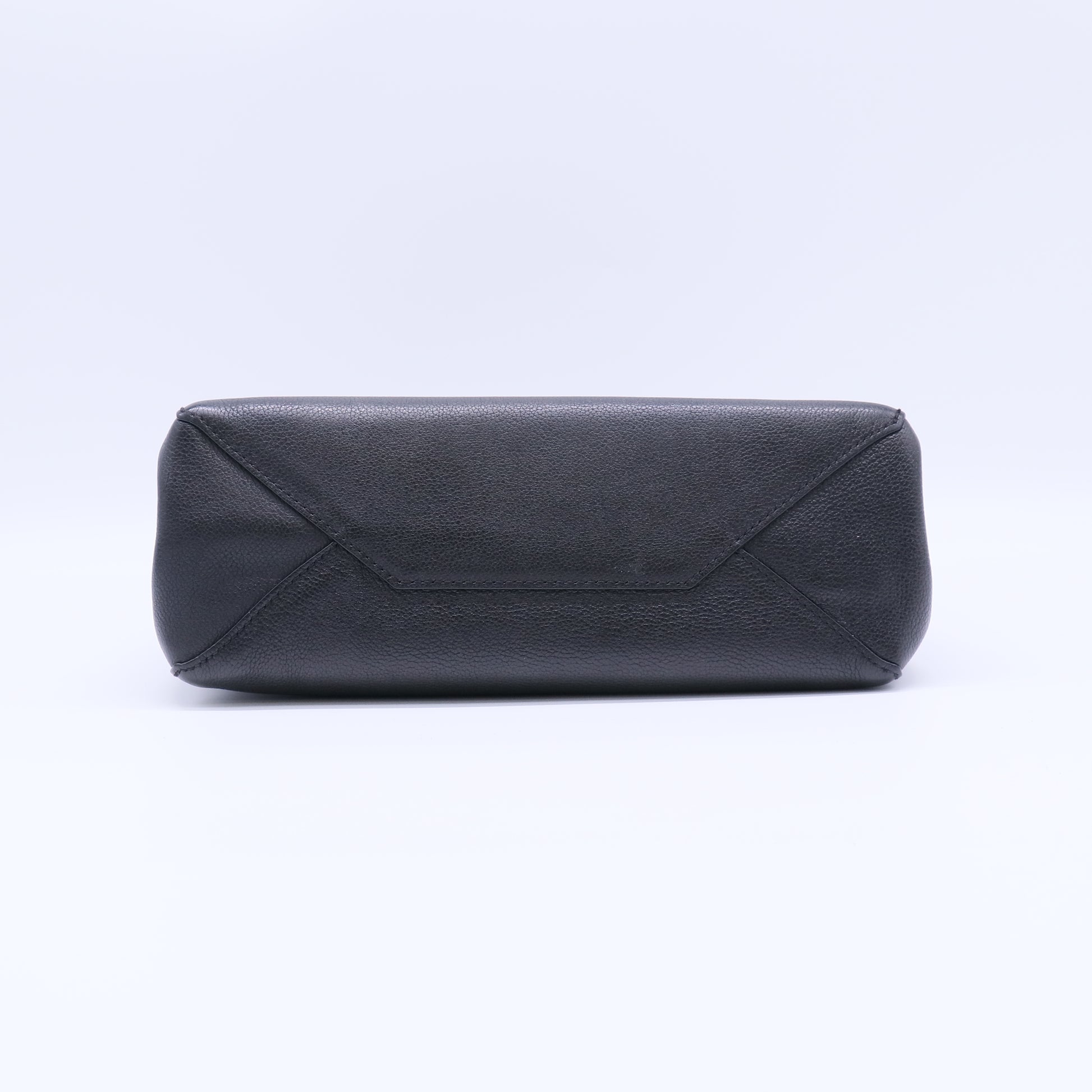 Taurillon Leather Lockme II B22032