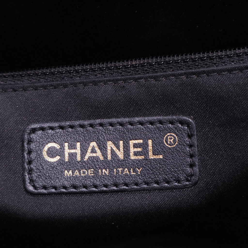 Grand Shopping Tote Quilted Caviar