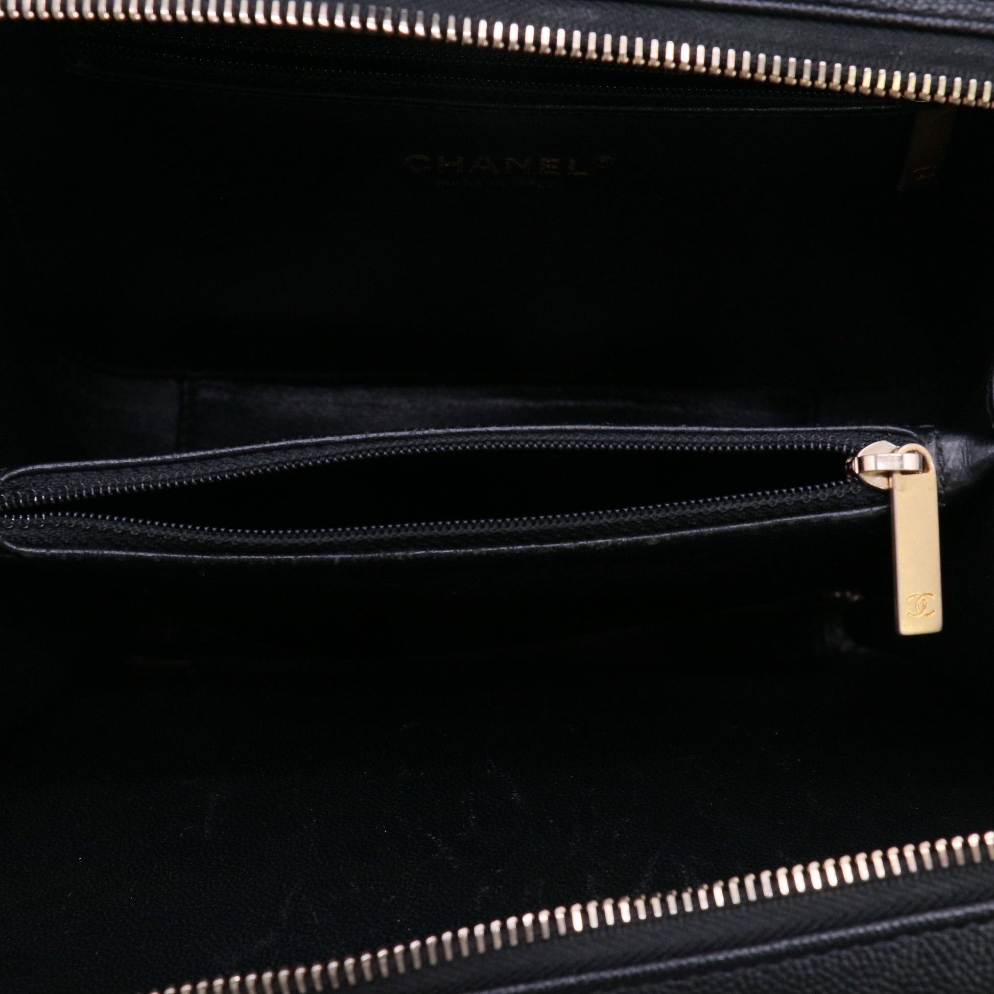 Chanel Caviar Quilted Medium CC Filigree Vanity Case Bag in Black Twins LDJ5708