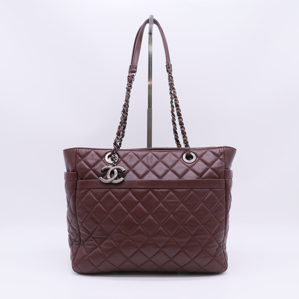 Chanel Quilted Lambskin Chain Shopping Tote Bag B23365