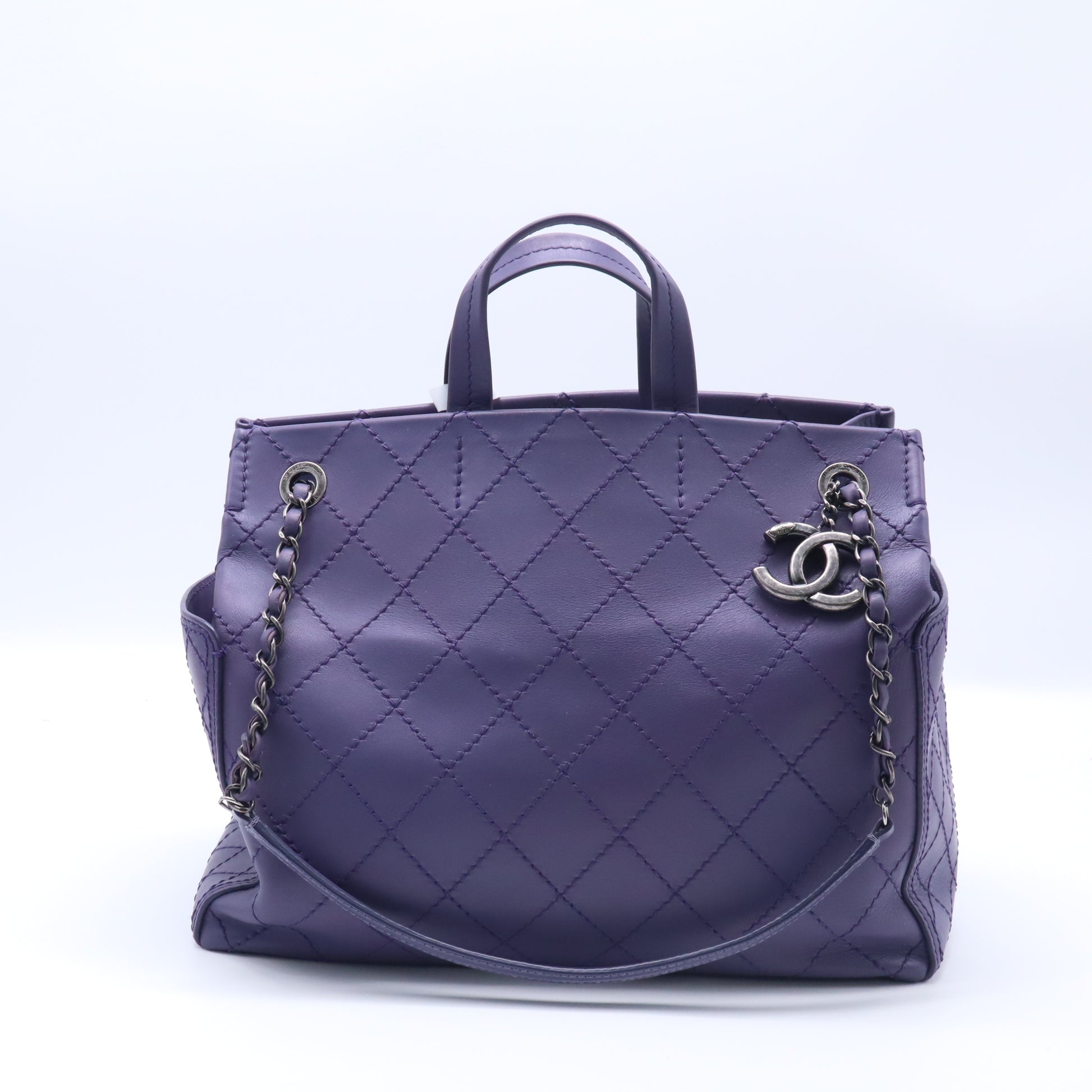 CC Pocket Tote Quilted Calfskin Medium Twins B22273
