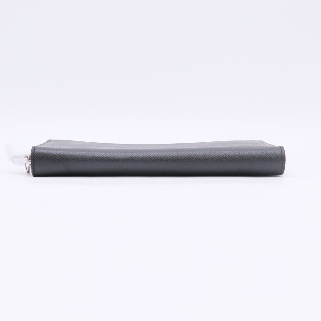 Zippy Wallet Horizontal Black Leather W22603