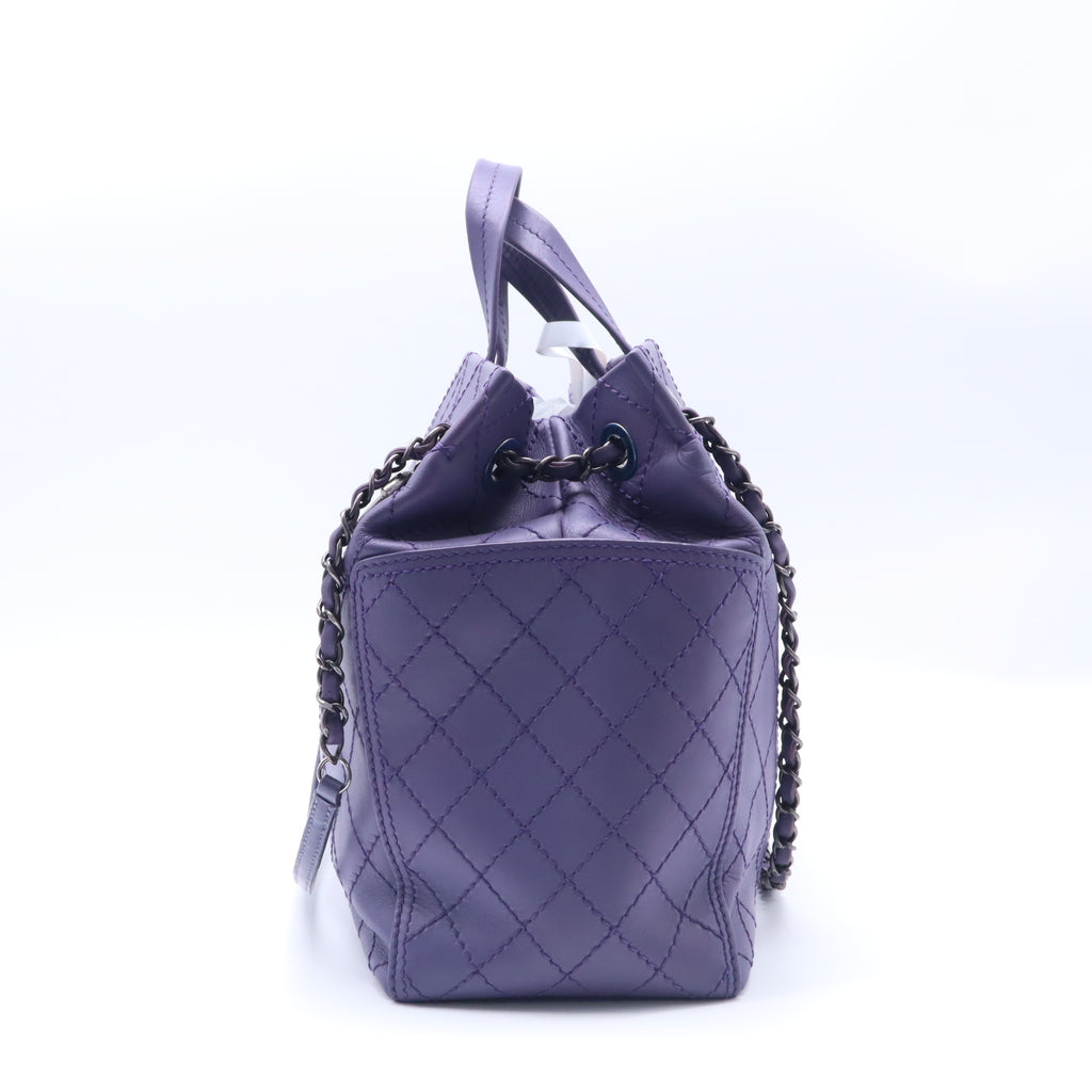 CC Pocket Tote Quilted Calfskin Medium Twins B22273