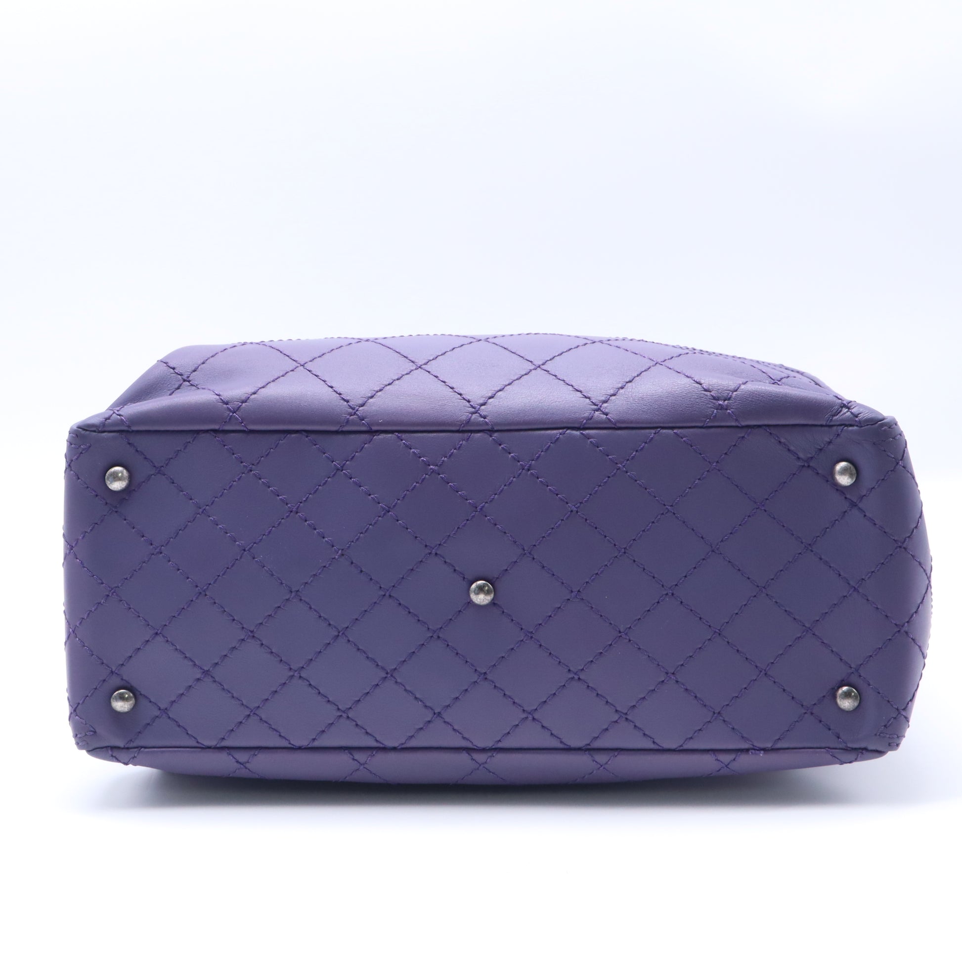 CC Pocket Tote Quilted Calfskin Medium Twins B22273
