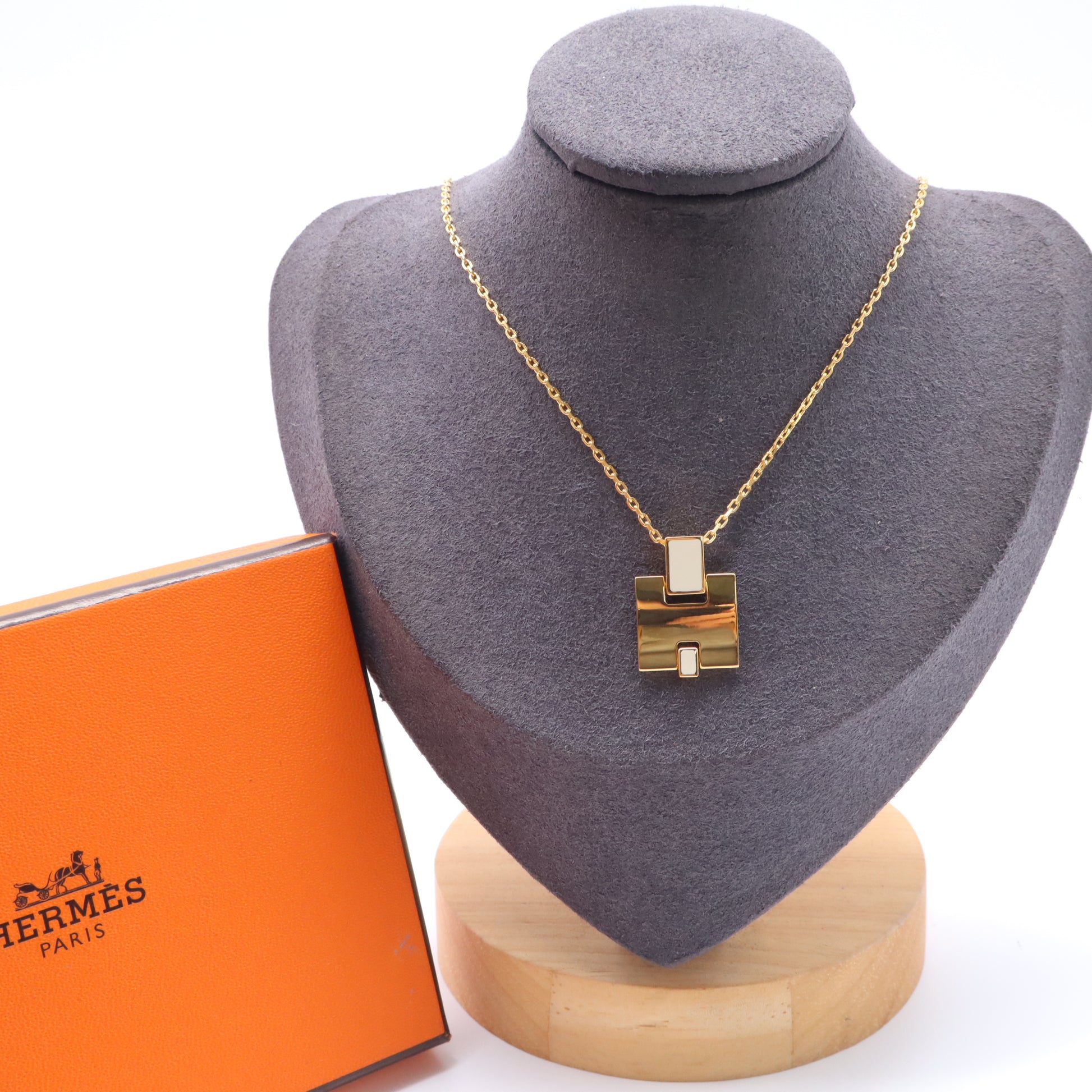 Hermes Gold Plated Lacquered Eileen Pendant Necklace White twins W21348