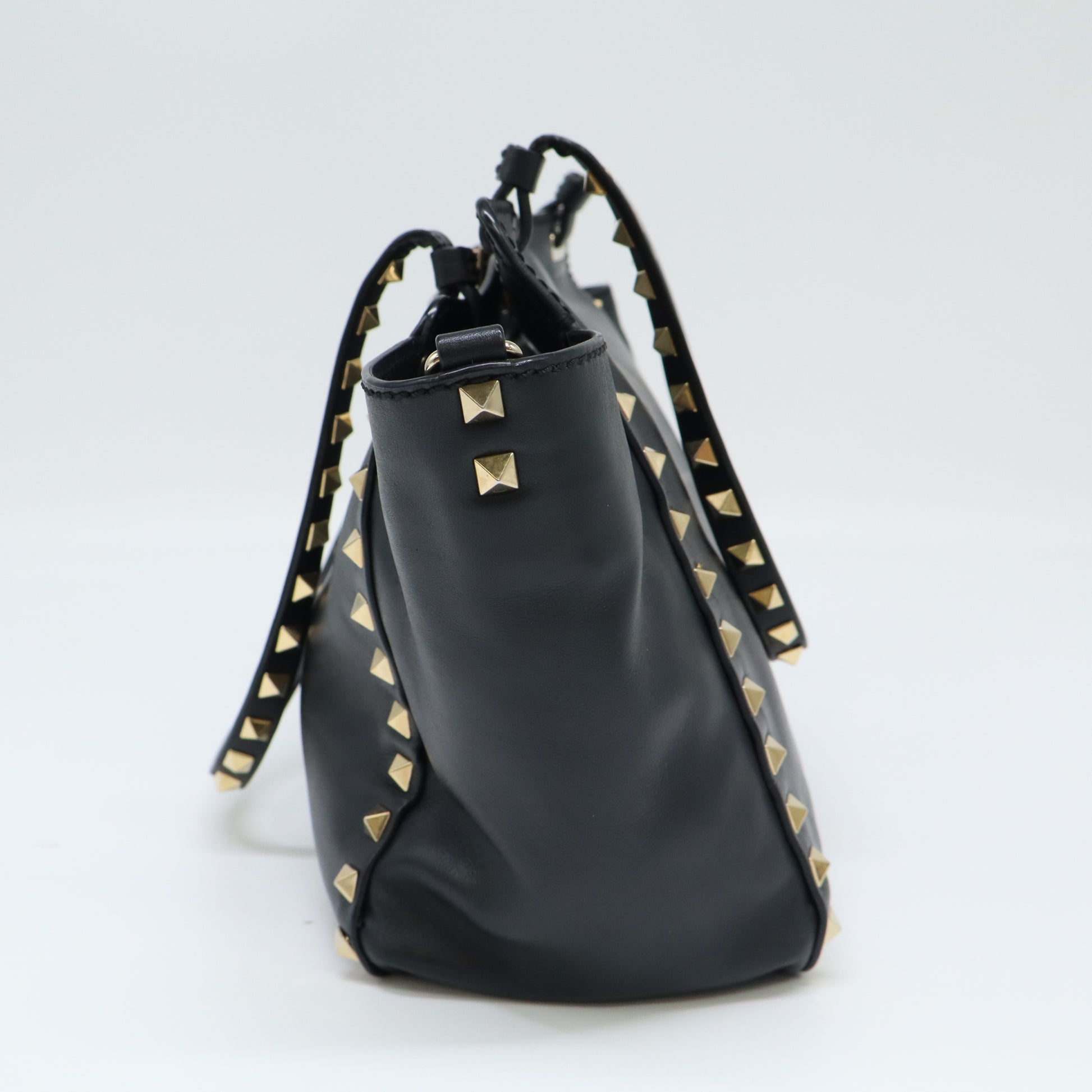 Rockstud leather crossbody bag B22165