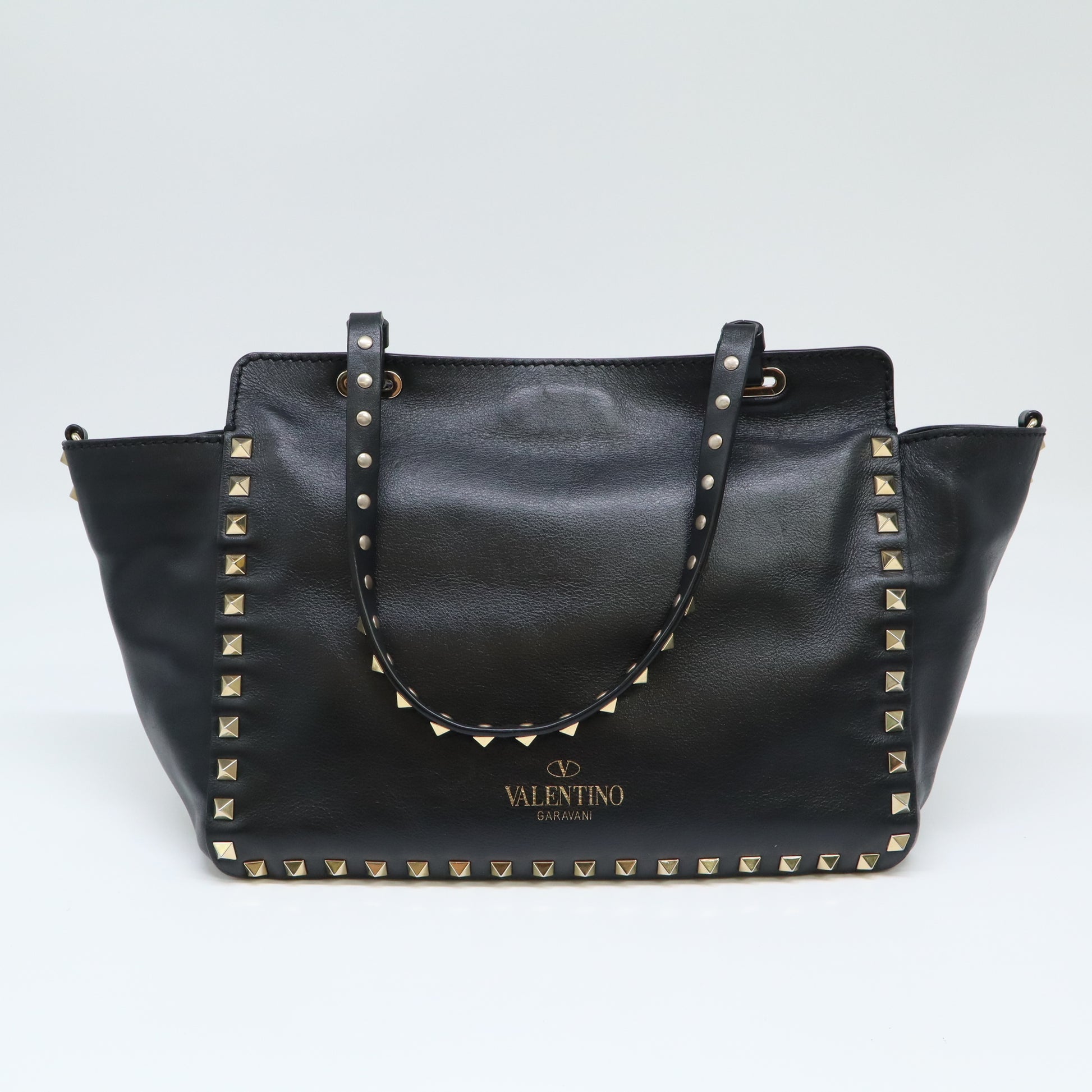 Rockstud leather crossbody bag B22165