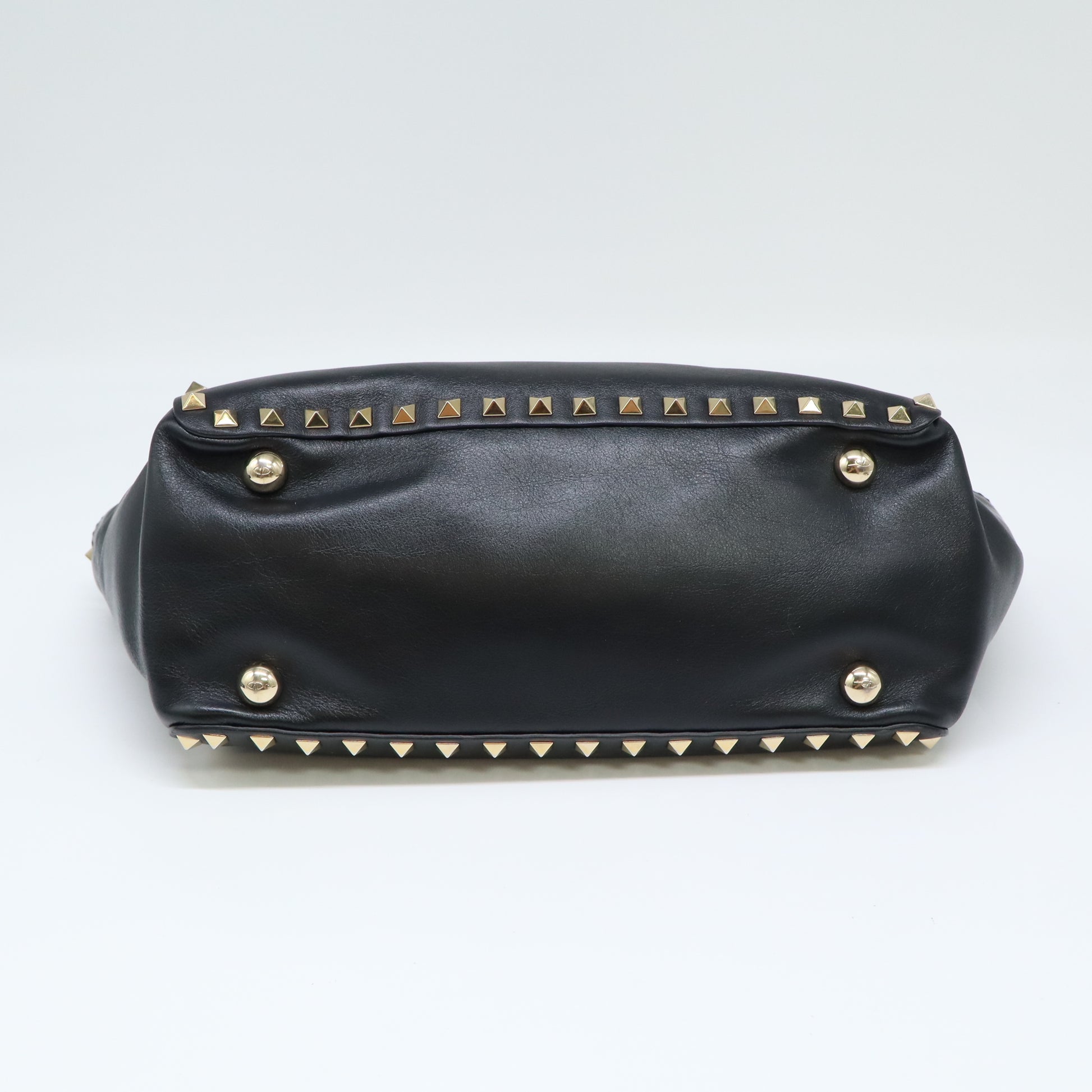 Rockstud leather crossbody bag B22165