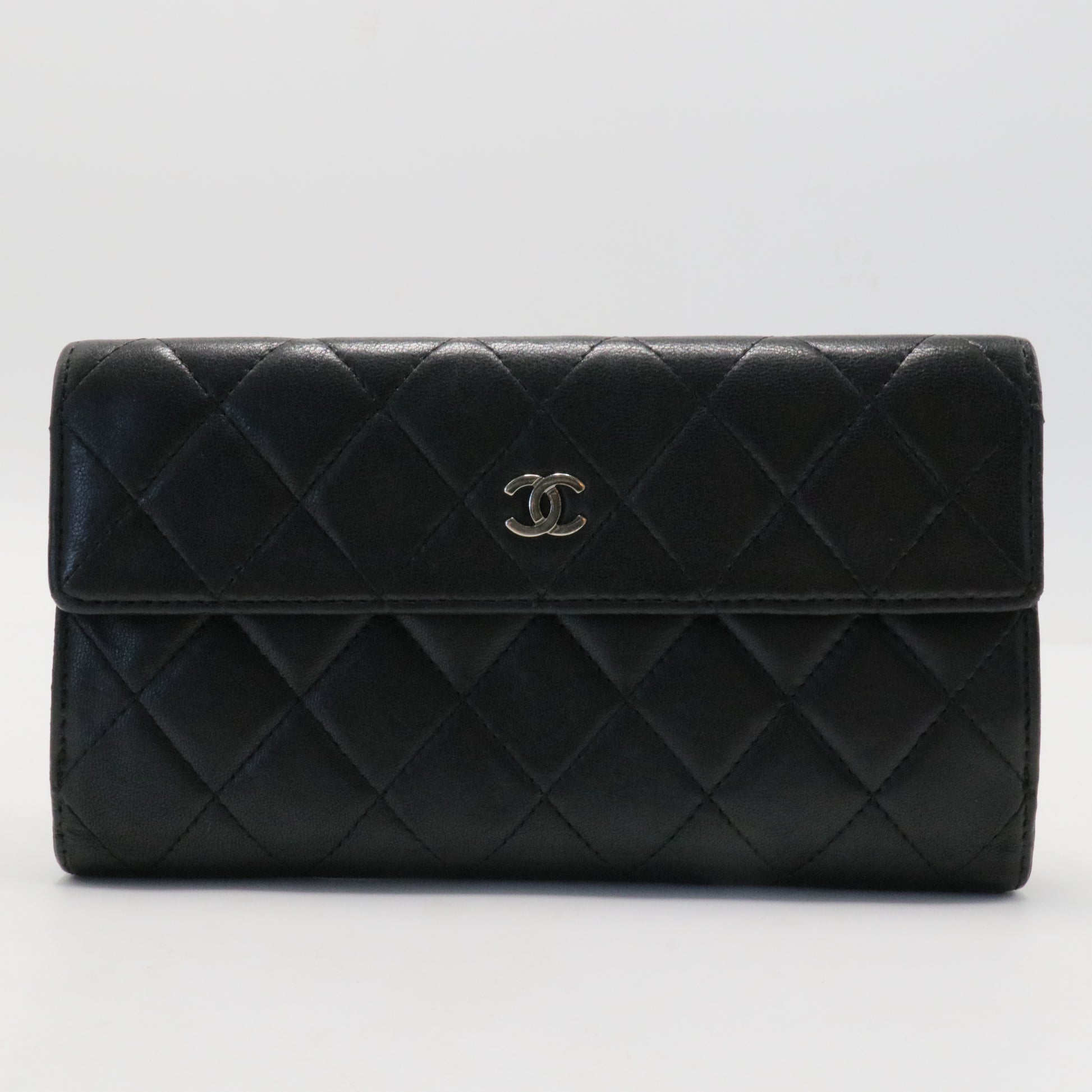 Bi-fold long wallet black gold matelasse