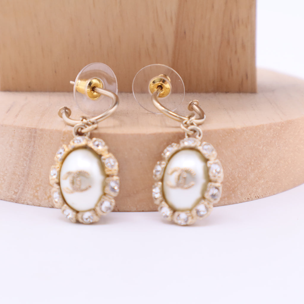 Faux Pearl & Strass CC Drop Earring