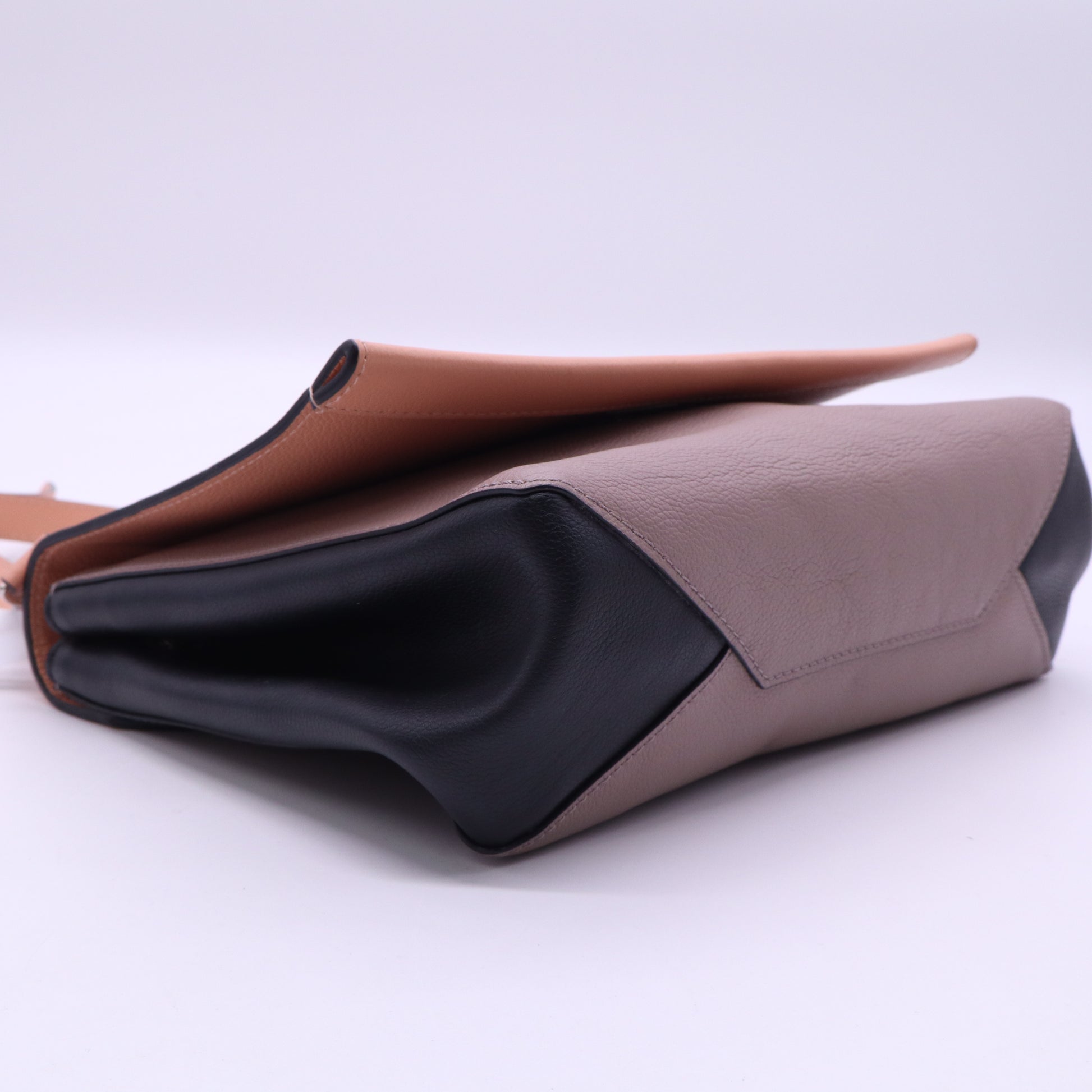 Lockme II Handbag Leather  B20589