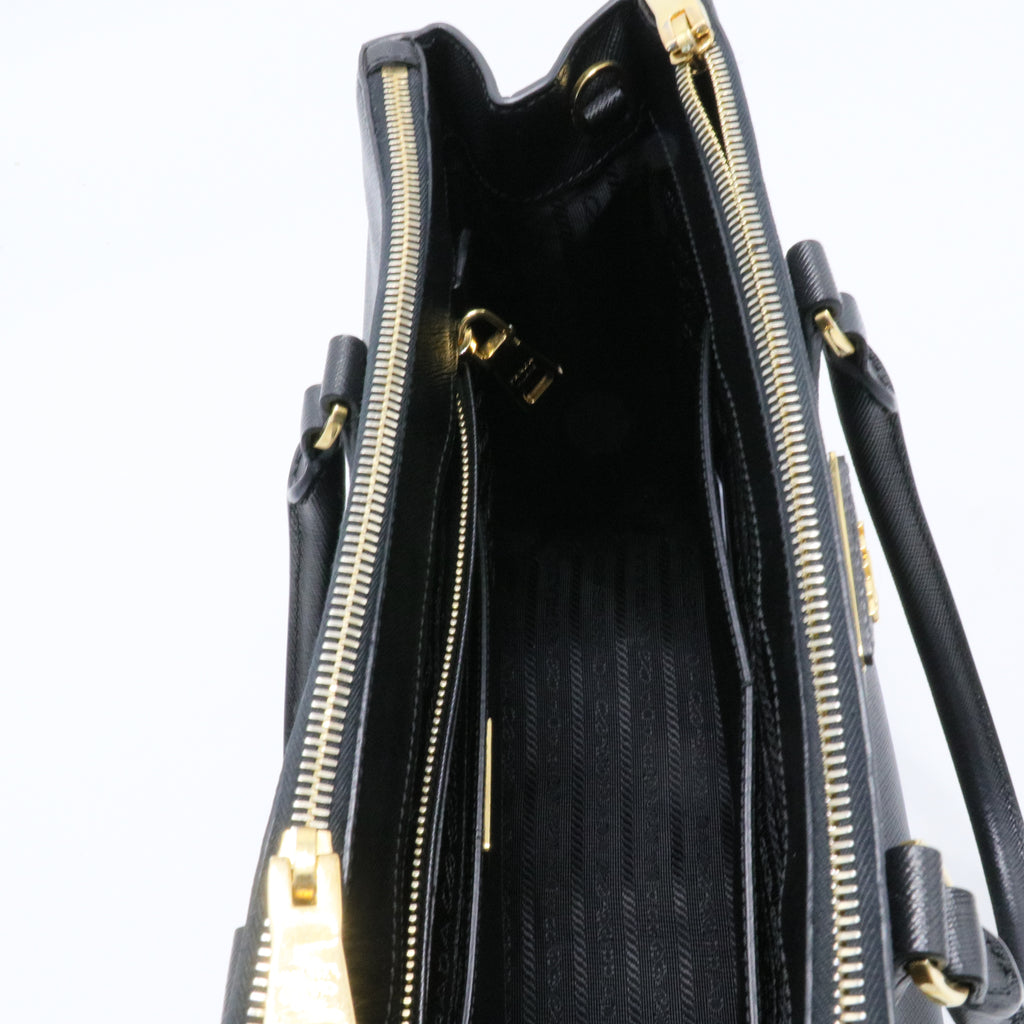 Saffiano Medium Galleria Double Zip Tote Black