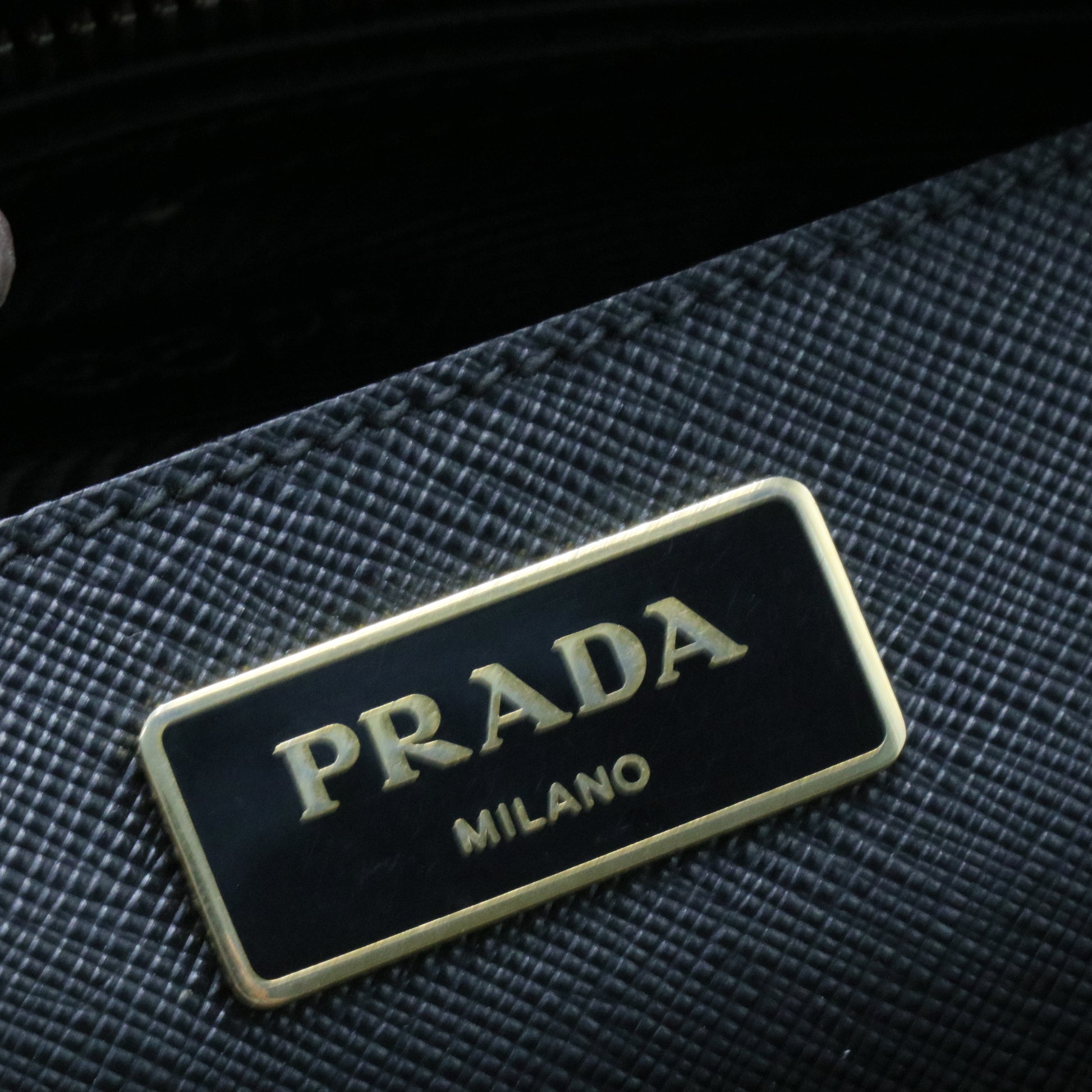 Saffiano Medium Galleria Double Zip Tote Black