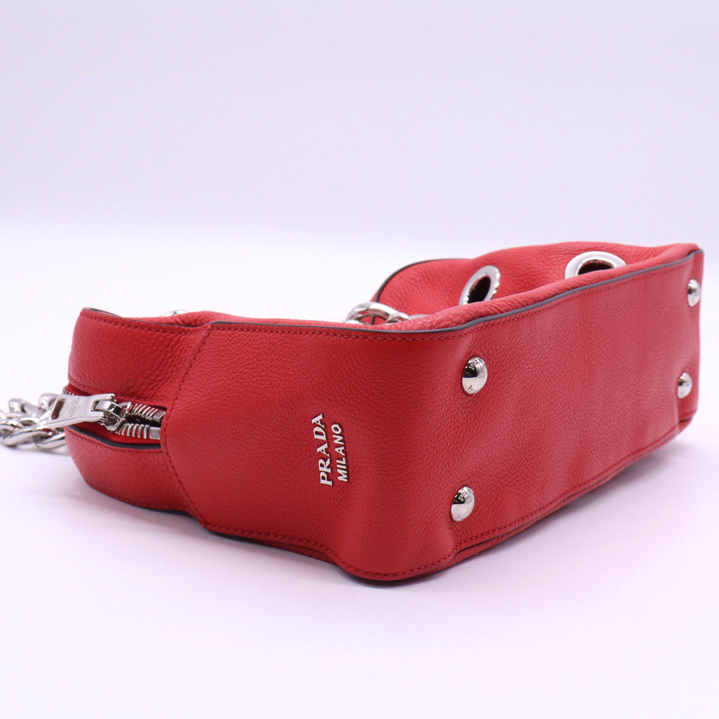 Grommet Chain Shoulder Bag Vitello Daino Medium  B20633