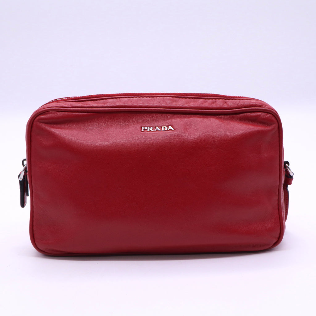 Grommet Chain Shoulder Bag Vitello Daino Medium  B20633